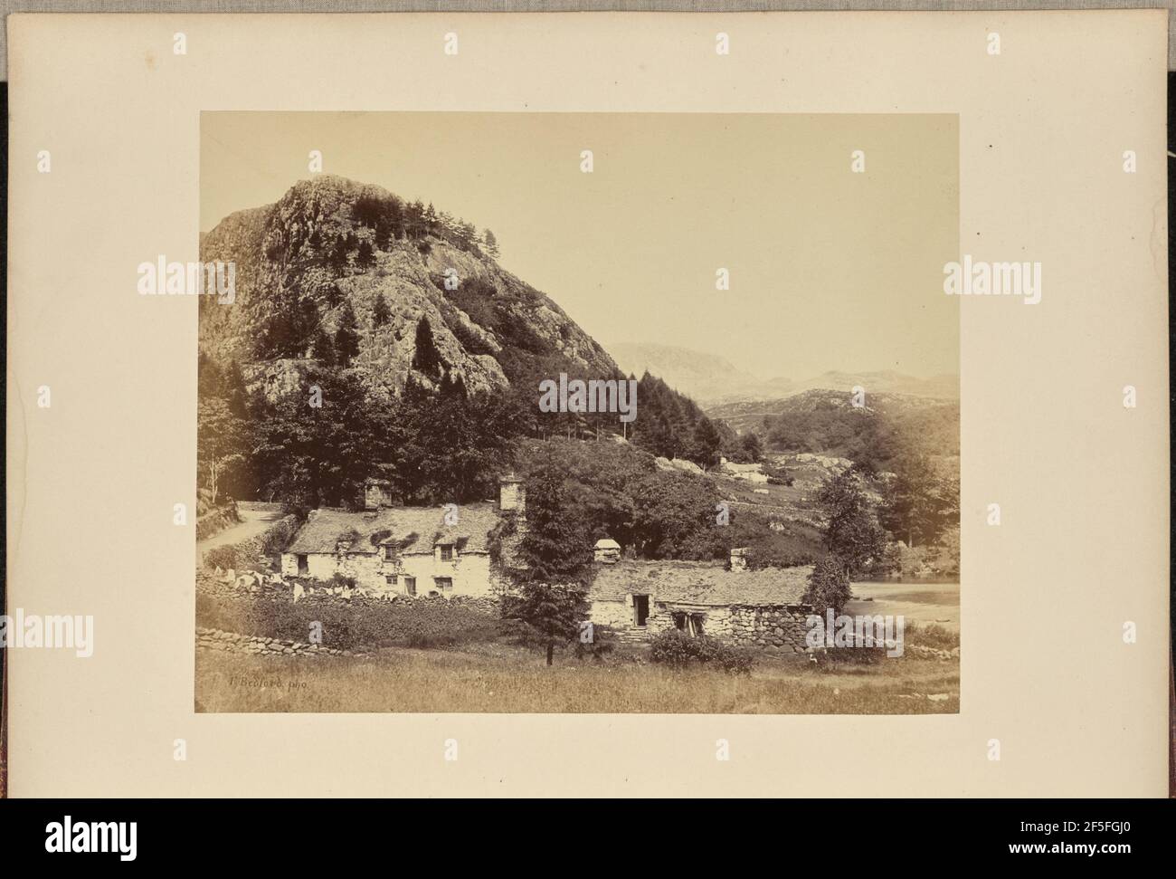 Ferienhäuser in Aberglaslyn. Francis Bedford (Englisch, 1815/1816 - 1894) Stockfoto