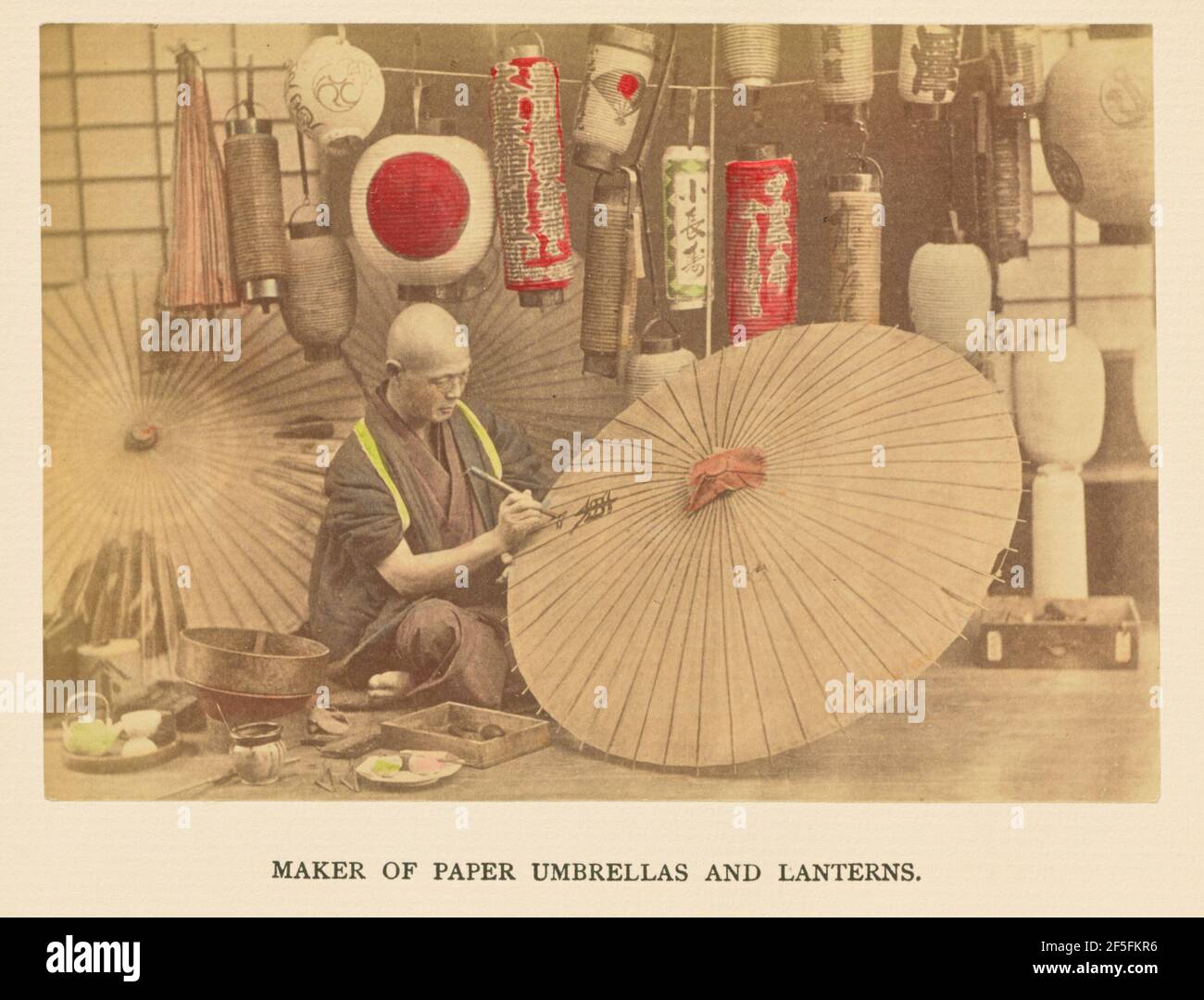 Hersteller von Papier Regenschirme und Laternen. Kazumasa Ogawa (Japanisch, 1860 - 1929) Stockfoto