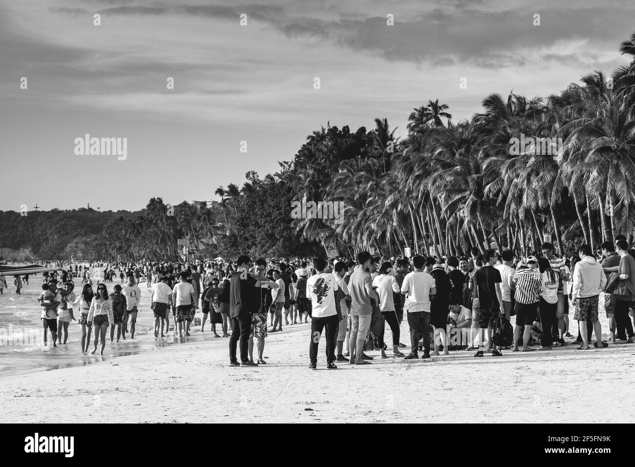 Chinesische Touristen Auf White Beach, Boracay, Aklan, Den Philippinen. Stockfoto
