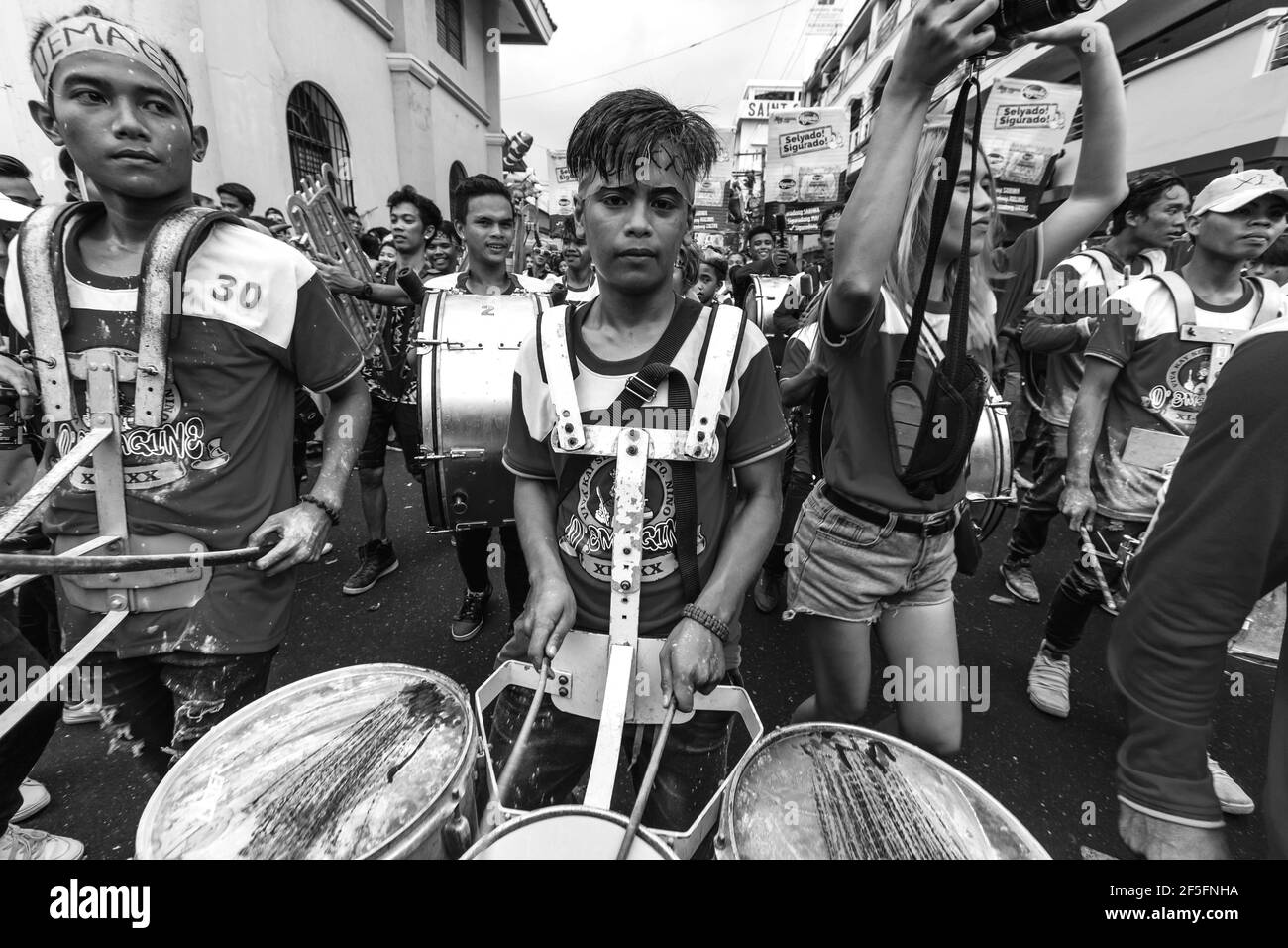 Trommler während einer Straße Prozession, Ati-Atihan-Festival, Kalibo, Panay Island, Aklan Provinz Western Visayas, Philippinen Stockfoto