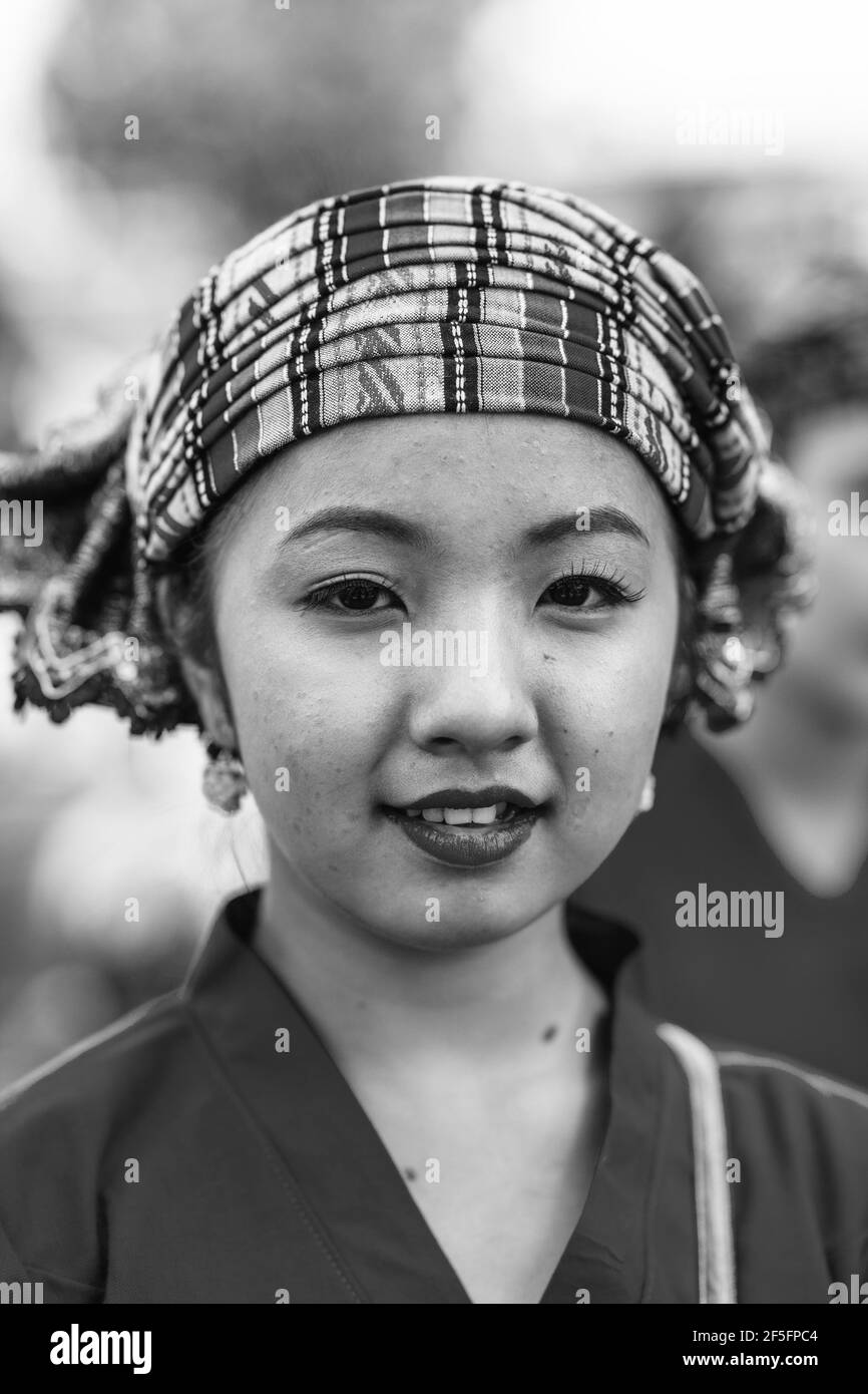 Eine junge Frau aus der Shan (oder Tai Yai) Ethnische Gruppe Am Kakku Pagode Festival, Taunggyi, Shan Staat, Myanmar. Stockfoto