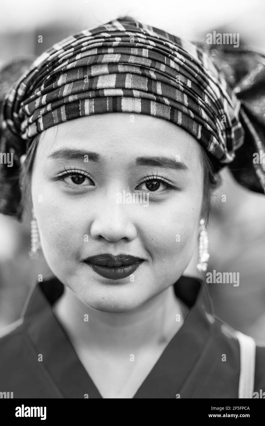 Eine junge Frau aus der Shan (oder Tai Yai) Ethnische Gruppe Am Kakku Pagode Festival, Taunggyi, Shan Staat, Myanmar. Stockfoto