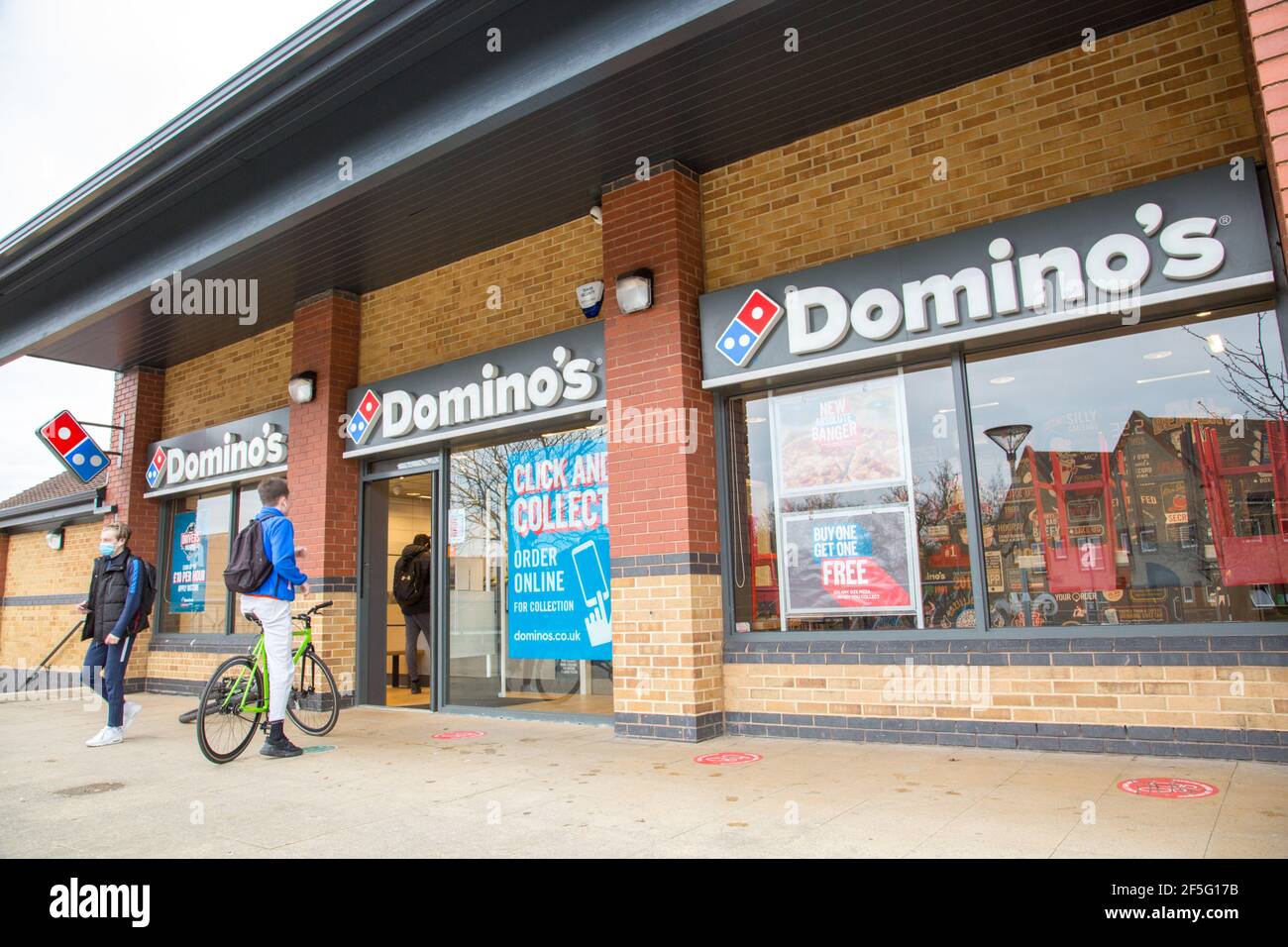 Domino's Pizza im Laden Stockfoto