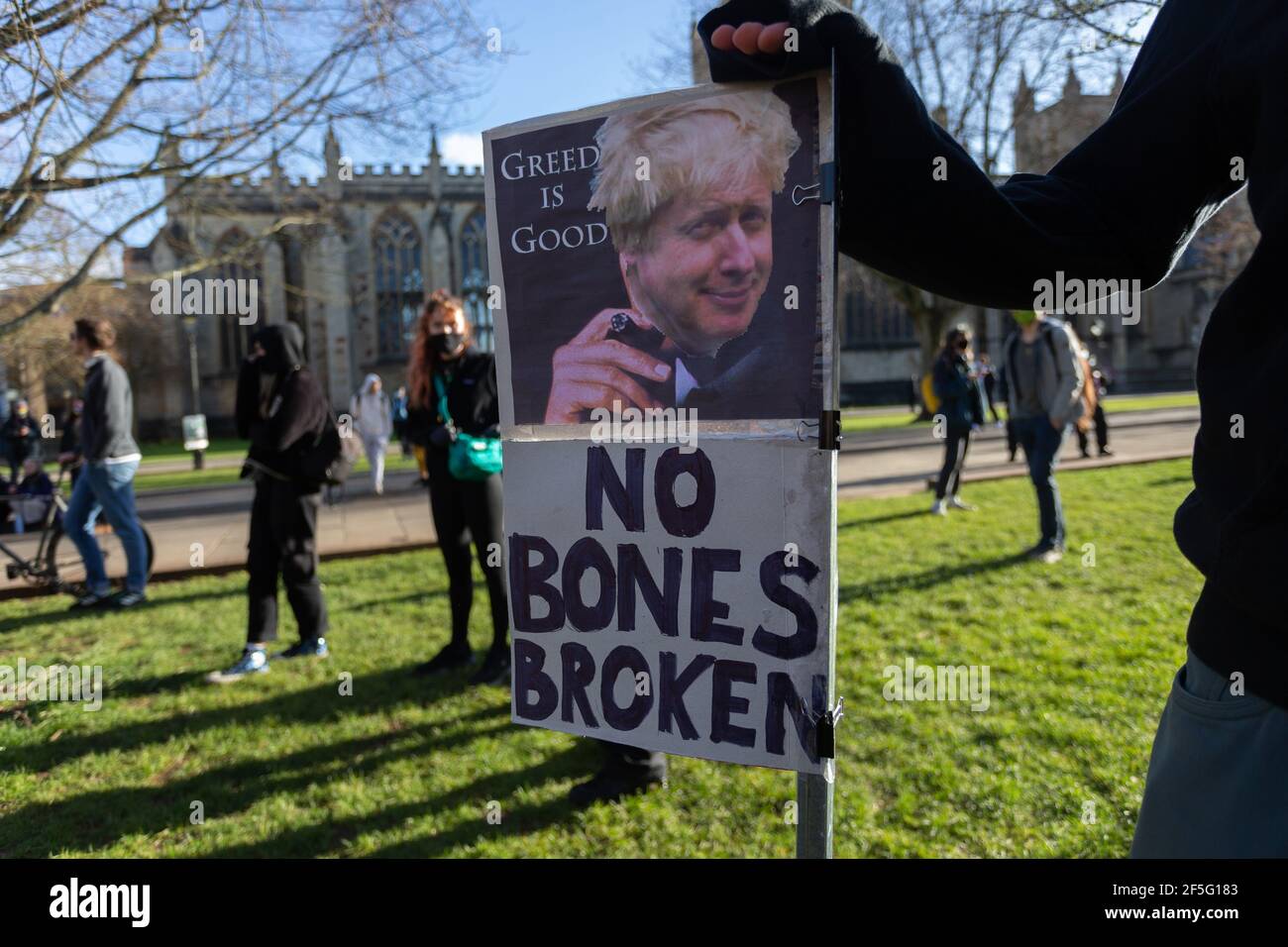 Bristol, Großbritannien. März 2021, 26th. Ein dritter Protesttag in Bristol über das neue Protestgesetz findet im College Green statt. Demonstranten halten Plakate. Kredit: Peter Lopeman/Alamy Live Nachrichten Stockfoto