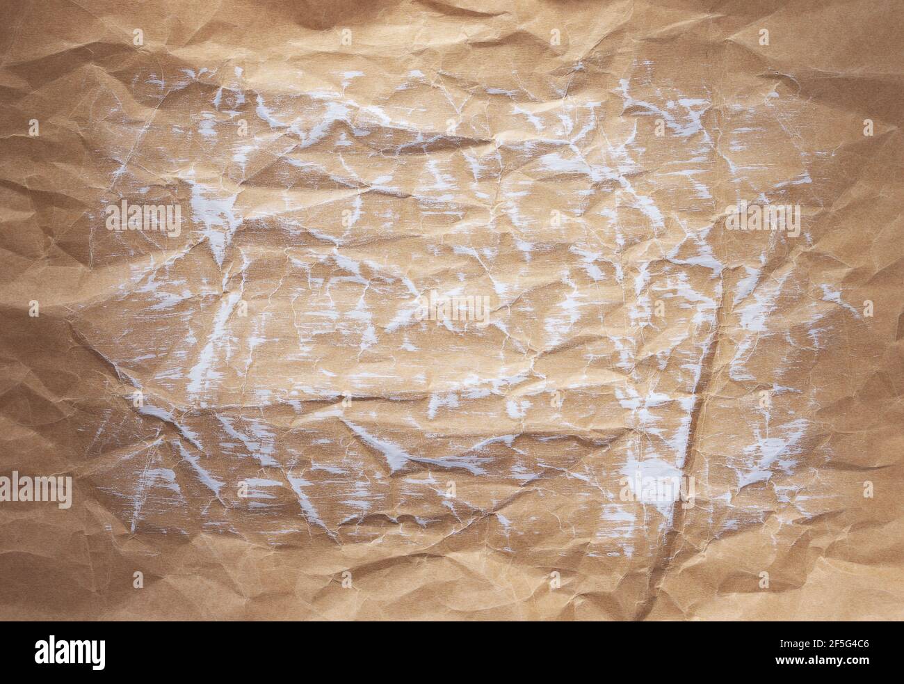 Bemaltes Papier Hintergrund Textur als abstrakte Oberfläche. Bemalte zerknitterte oder zerknitterte Handwerk Papier Hintergrund Stockfoto