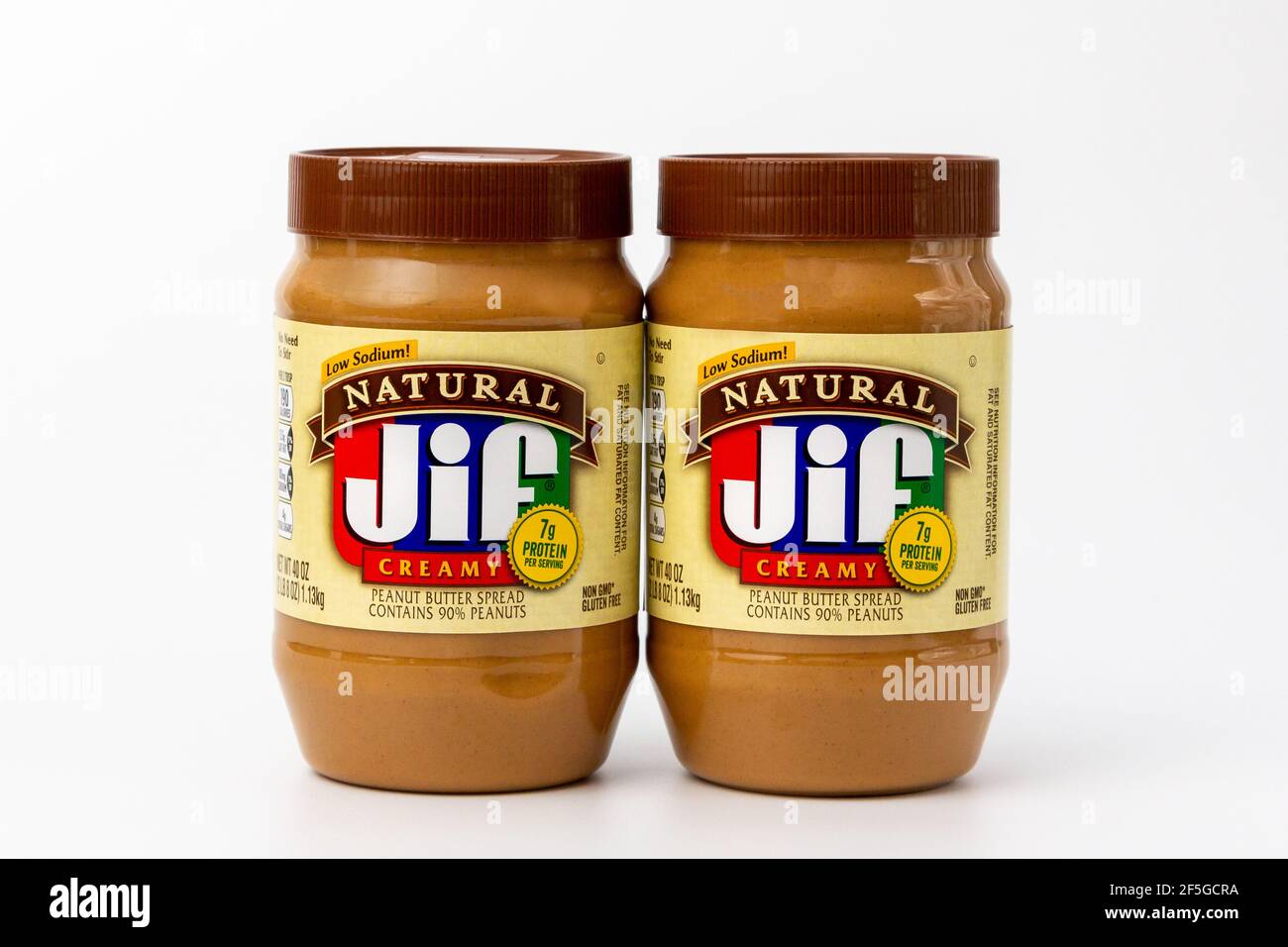 ST. PAUL, MN, USA - 24. MÄRZ 2021 - JIF Creamy Putter Butterbehälter und Markenlogo. Stockfoto