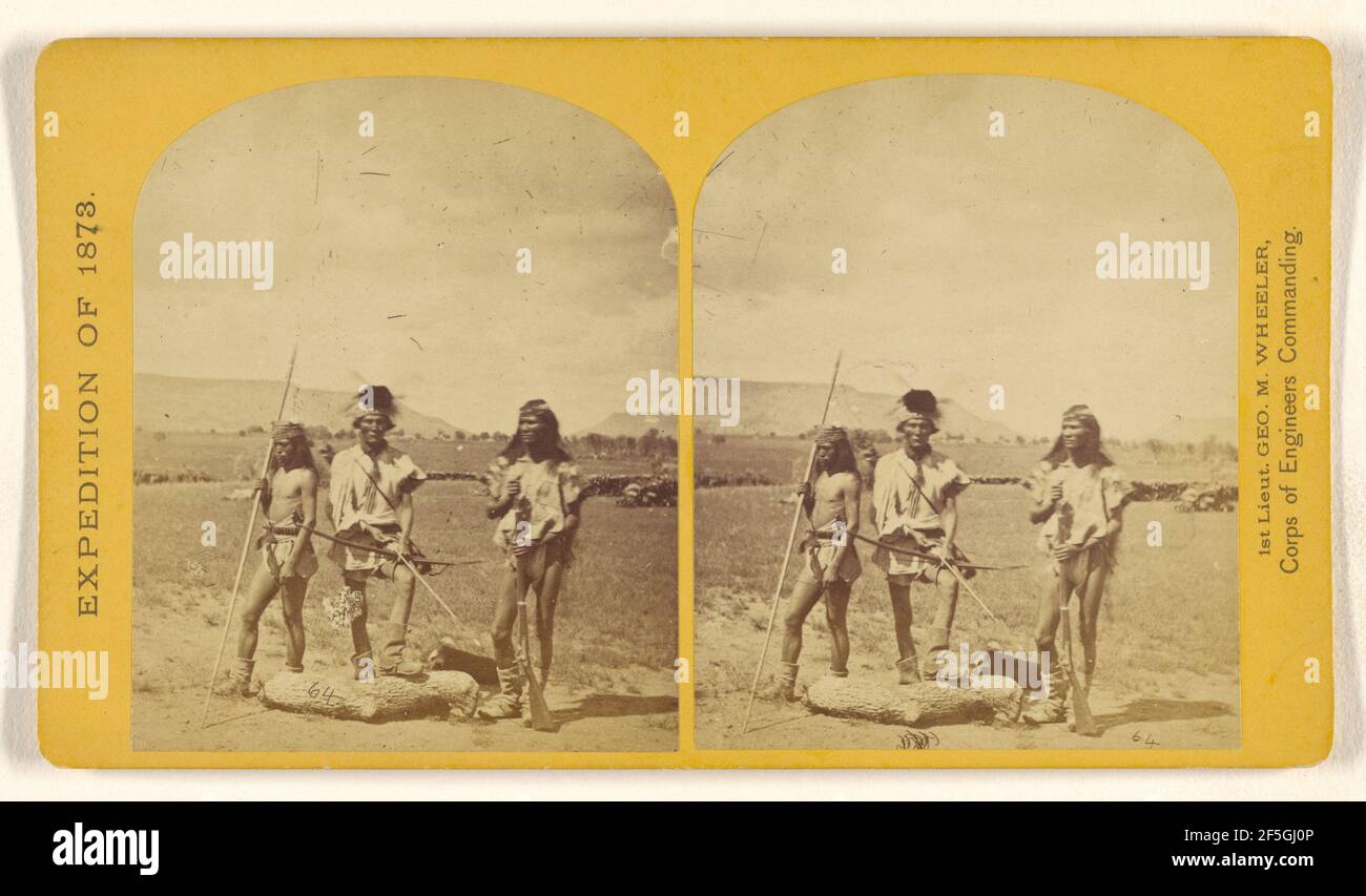 Apache-Indianer, wie sie bereit für den Kriegspfad erscheinen. Timothy H. O'Sullivan (Amerikaner, um 1840 - 1882) Stockfoto
