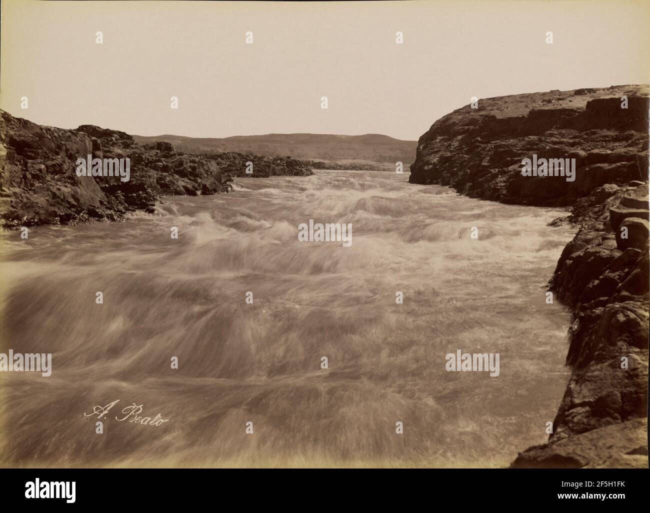 Der Rapid des ersten Cataract / Le Rapide de la Premiere Cataracte. Antonio Beato (Englisch, geboren Italien, um 1835 - 1906) Stockfoto