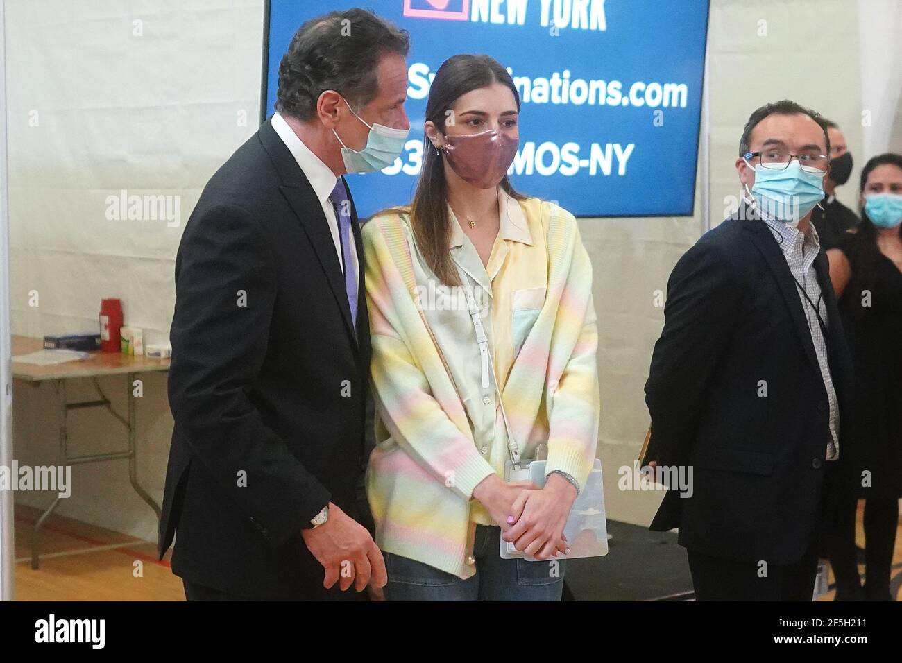 New York, Usa. März 2021, 26th. New York Gouverneur Andrew Cuomo kommt zu einem COVID-19 Ereignis mit seiner Tochter Michaela Kennedy-Cuomo die Coronavirus-Pandemie (COVID-19) in New York am Freitag, 26. März 2021. Pool Foto von Carlo Allegri/UPI Kredit: UPI/Alamy Live News Stockfoto