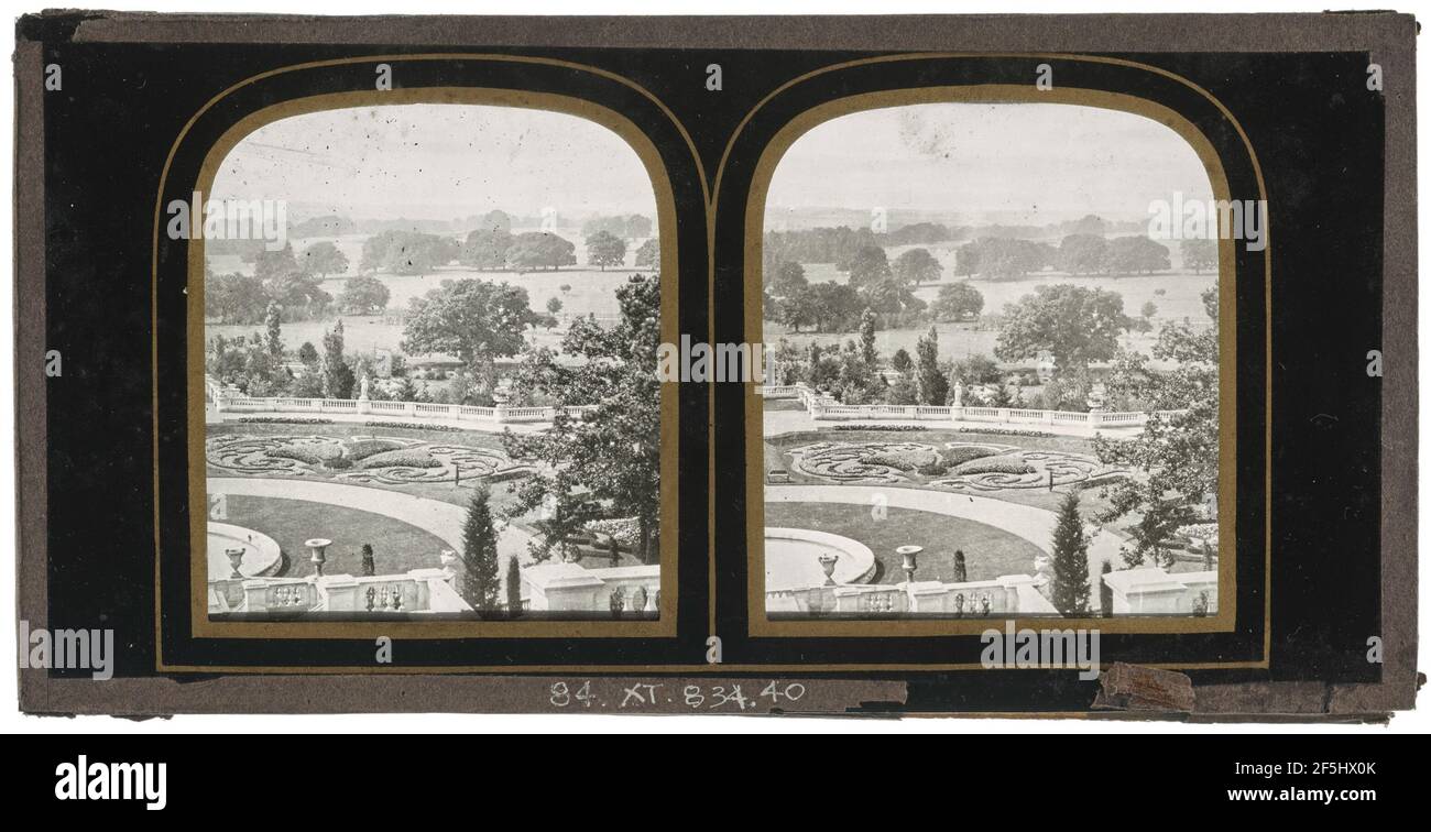 Unidentifizierter Blick auf den Garten von vielleicht einem großen britischen herzoglichen Anwesen. Unbekannter Hersteller, britisch Stockfoto