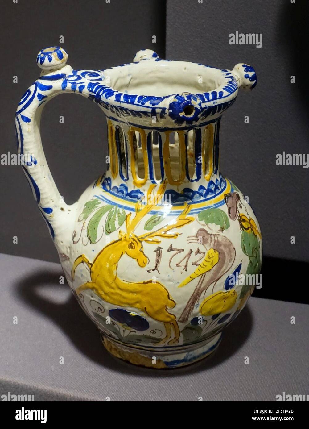 Puzzle Jug, Slowakei, Haban-Slowakisch, 1742, Fayence Stockfoto