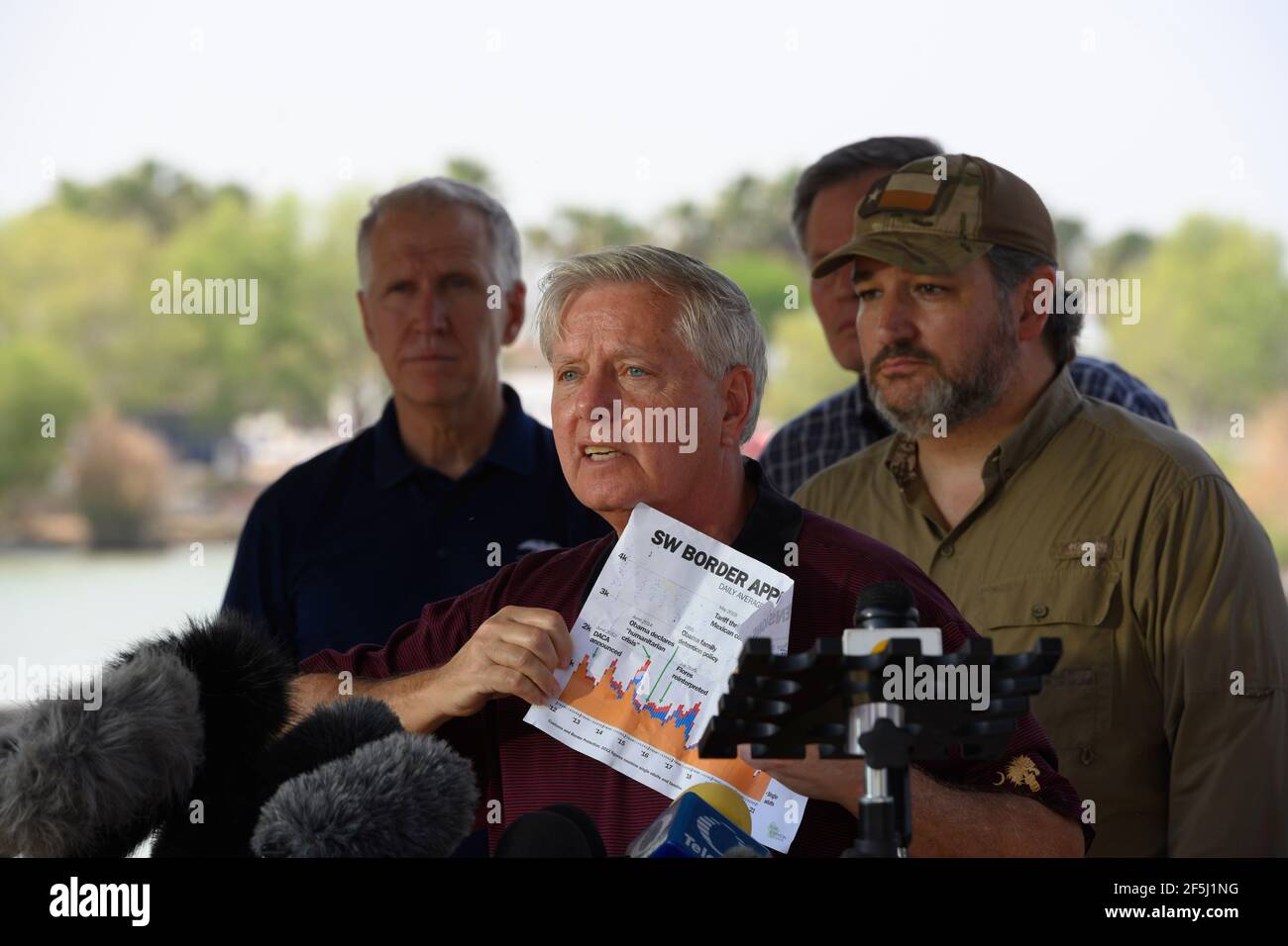Den Rio Graham Granjeno, Texas, USA, 26th. März 2021. Senator LINDSEY GRAHAM aus South ...