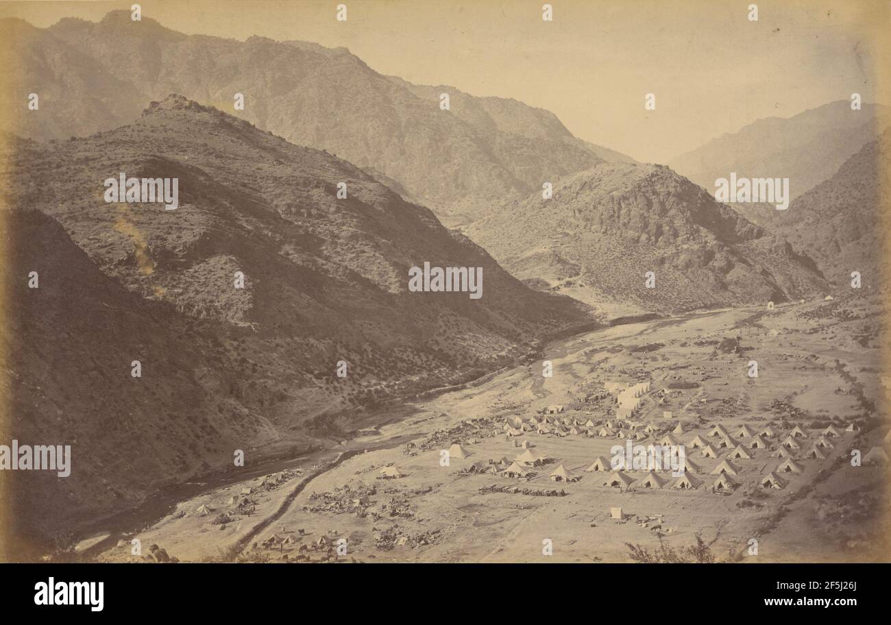 Ali Musjid und Lager von Sultan Tarra, zeigt Sunga, wo Major Birch und Lieutenant Fitzgerald, 27th Punjab Infanterie, getötet wurden. John Burke (Irisch, ca. 1843 - 1900) Stockfoto