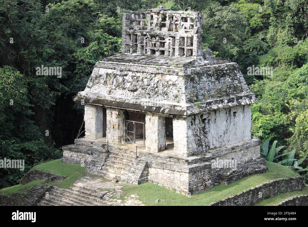 Nahaufnahme des Sonnentempels bei der Maya Stadt Palenque in Mexiko Stockfoto