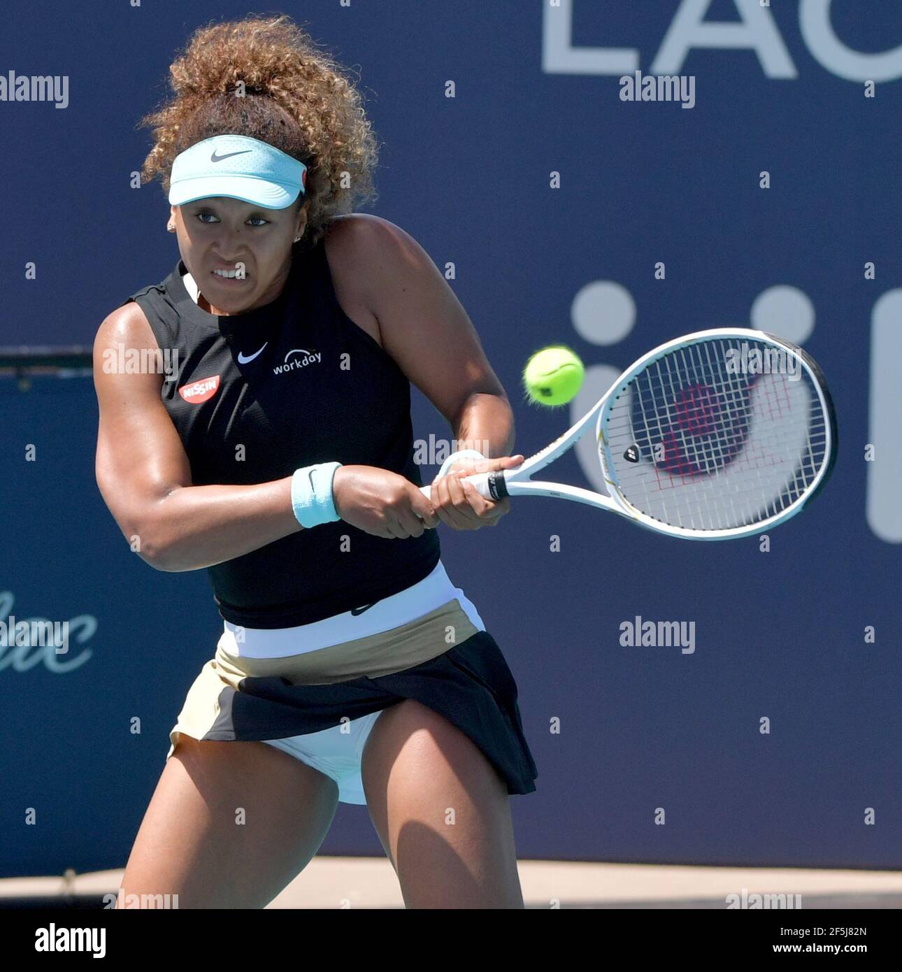 Miami Gardens, Florida, USA. März 2021, 26th. Naomi Osaka von Japan besiegt Ajla Tomljanovi? Von Australien am Tag 5 der 2021 Miami Open am 26. März 2021 in Miami Gardens, Florida Menschen: Naomi Osaka Kredit: Hoo Me.Com/Media Punch/Alamy Live News Stockfoto