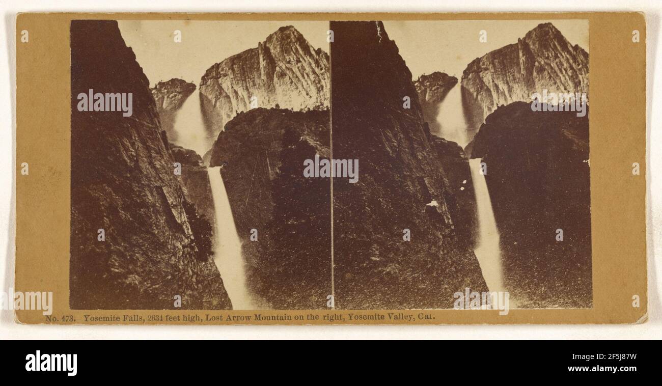 Yosemite Falls, 2634 Fuß hoch, Lost Arrow Mountain auf der rechten Seite, Yosemite Valley, Cal.. Unbekannter Hersteller, Amerikaner Stockfoto