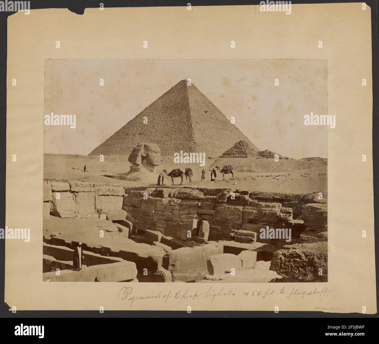 Pyramide de Cheops le Sphynx et le Temple de Khepre. Zangaki (griechisch, zypriotisch oder türkisch, aktives Ägypten 1860s - 1880s) Stockfoto