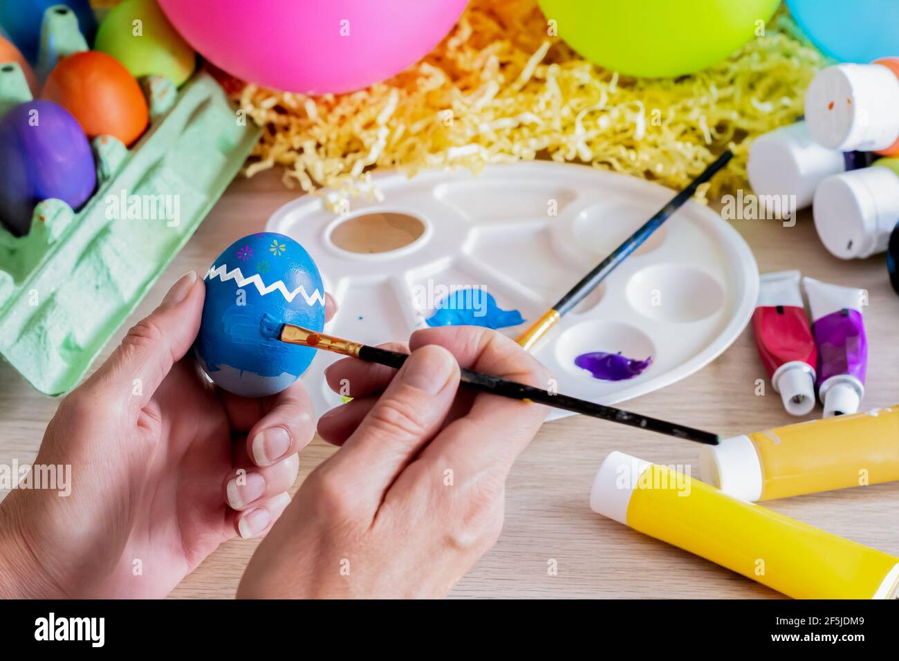 Ostern. Kreative Hobby Malerei Ostereier Stockfoto