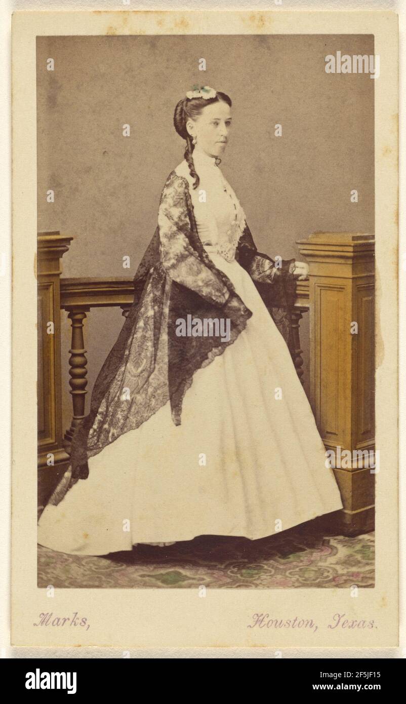 Nicht identifizierte Frau in einem weißen Kleid und schwarzem Schal, stehend. Harvey R. Marks (amerikanisch, 1821 - 1902) Stockfoto