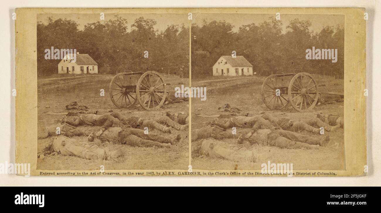 Völlig Zum Schweigen Gebracht. Tote konföderierte Artilleristen, wie sie um ihre Batterie nach der Schlacht von Antietam lag.. Alexander Gardner (Amerikaner, geboren Schottland, 1821 - 1882) Stockfoto