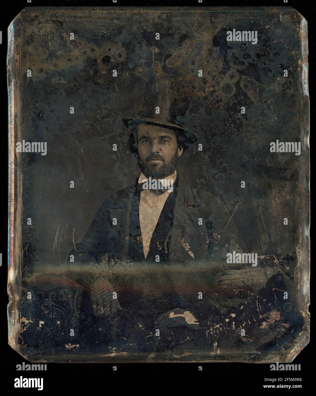 Porträt eines Bartmenschen in Top hat. Unbekannter Hersteller, Amerikaner Stockfoto