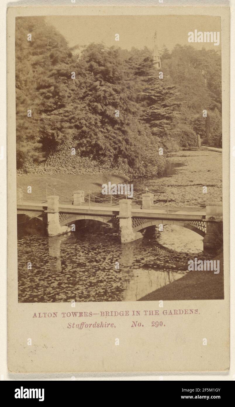 Alton Towers - Brücke in den Gärten. Staffordshire... Helmut Petschler & Company (Englisch, aktiv 1860s) Stockfoto