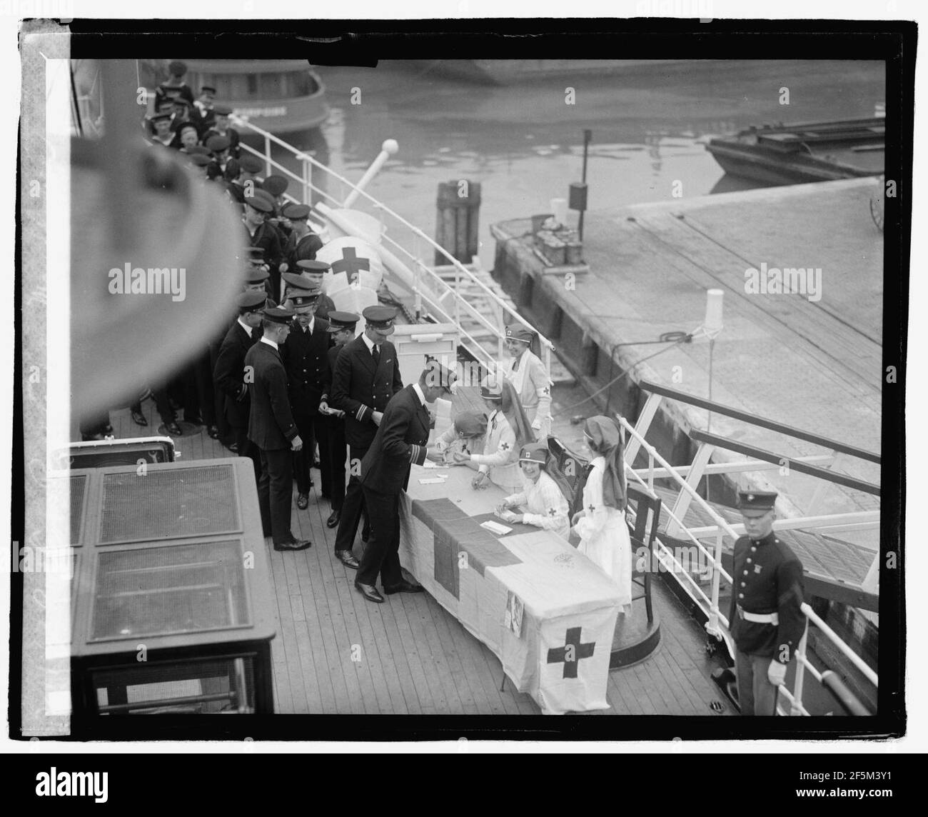 Rotes Kreuz-Aufruf zur Maiblume, (11-4-22) Stockfoto