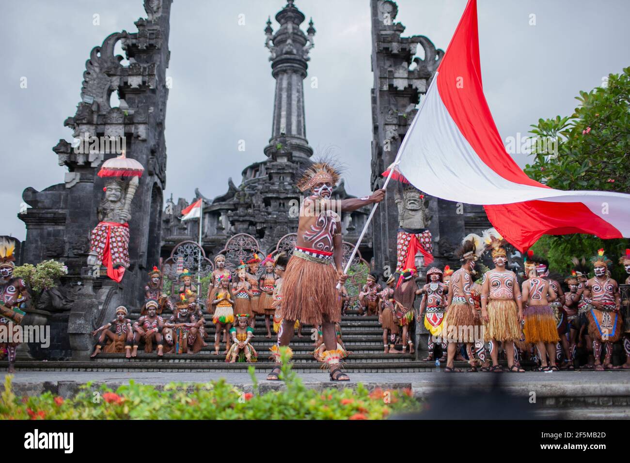 DENPASAR/BALI-JUNI 15 2013: Eröffnung des Bali Art Festivals Stockfoto