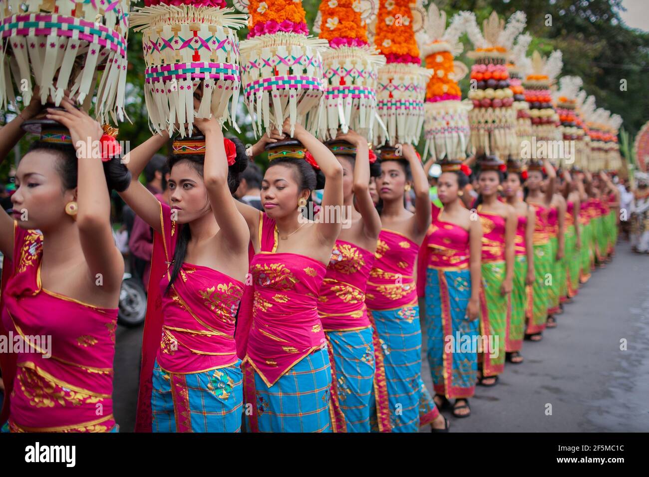 DENPASAR/BALI-JUNI 15 2013: Eröffnung des Bali Art Festivals Stockfoto