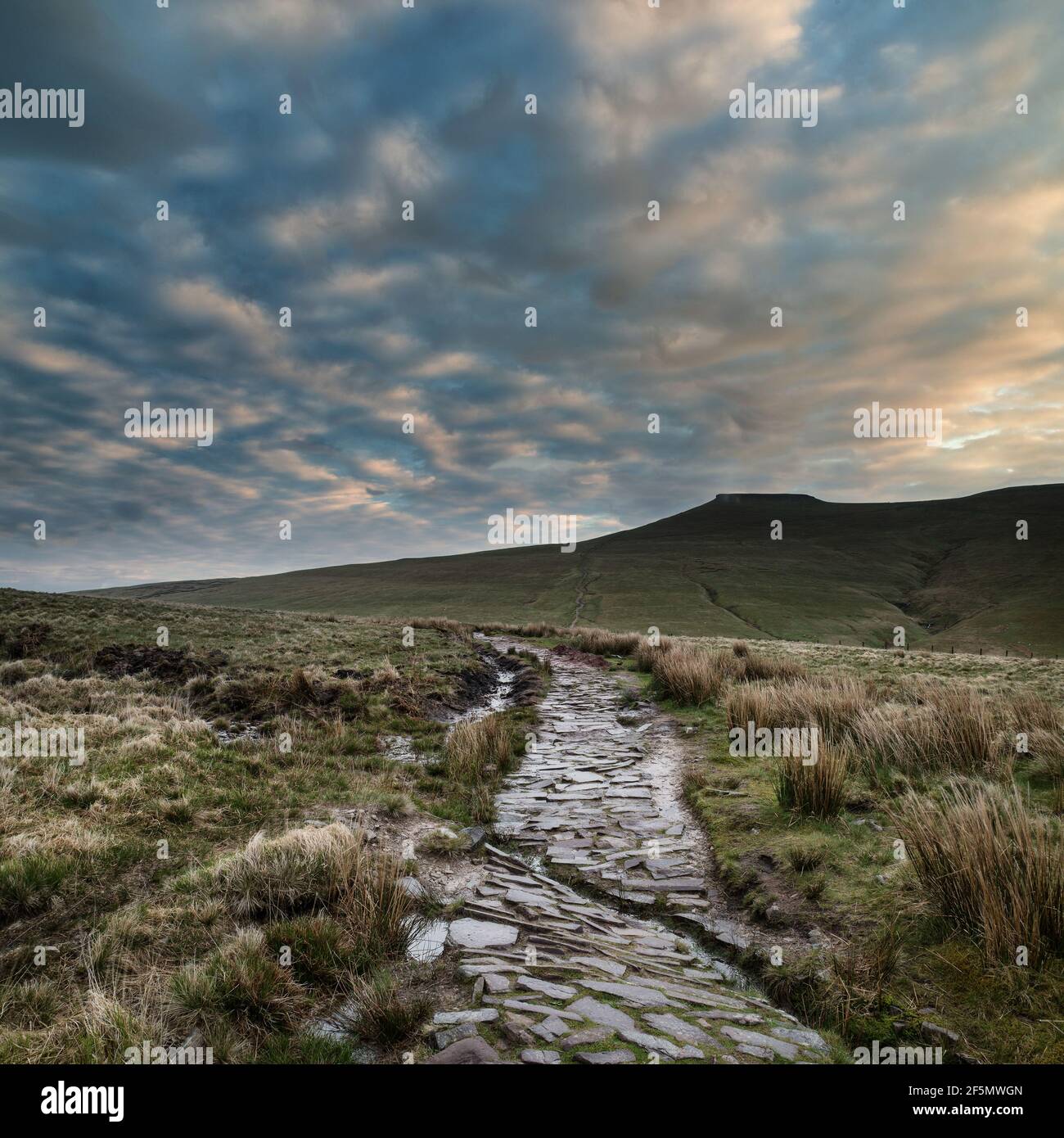 Wunderschöne Landschaft des Brecon Beacons National Park mit dramatischer Himmel Stockfoto