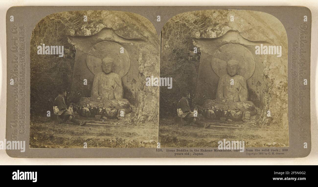 Stein-Buddha in den Hakone Bergen, geschnitzt aus dem festen Felsen; 800 Jahre alt; Japan.. Carleton H. Graves (amerikanisch, 1867 - 1943) Stockfoto