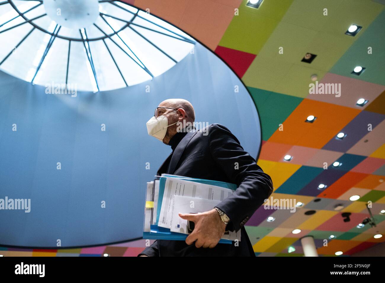 Der Präsident des Europäischen Rates, Charles Michel, nimmt per Videokonferenz am Dreigliedrigen Sozialgipfel Teil. Brüssel am 24/03/2021. Le Pres Stockfoto