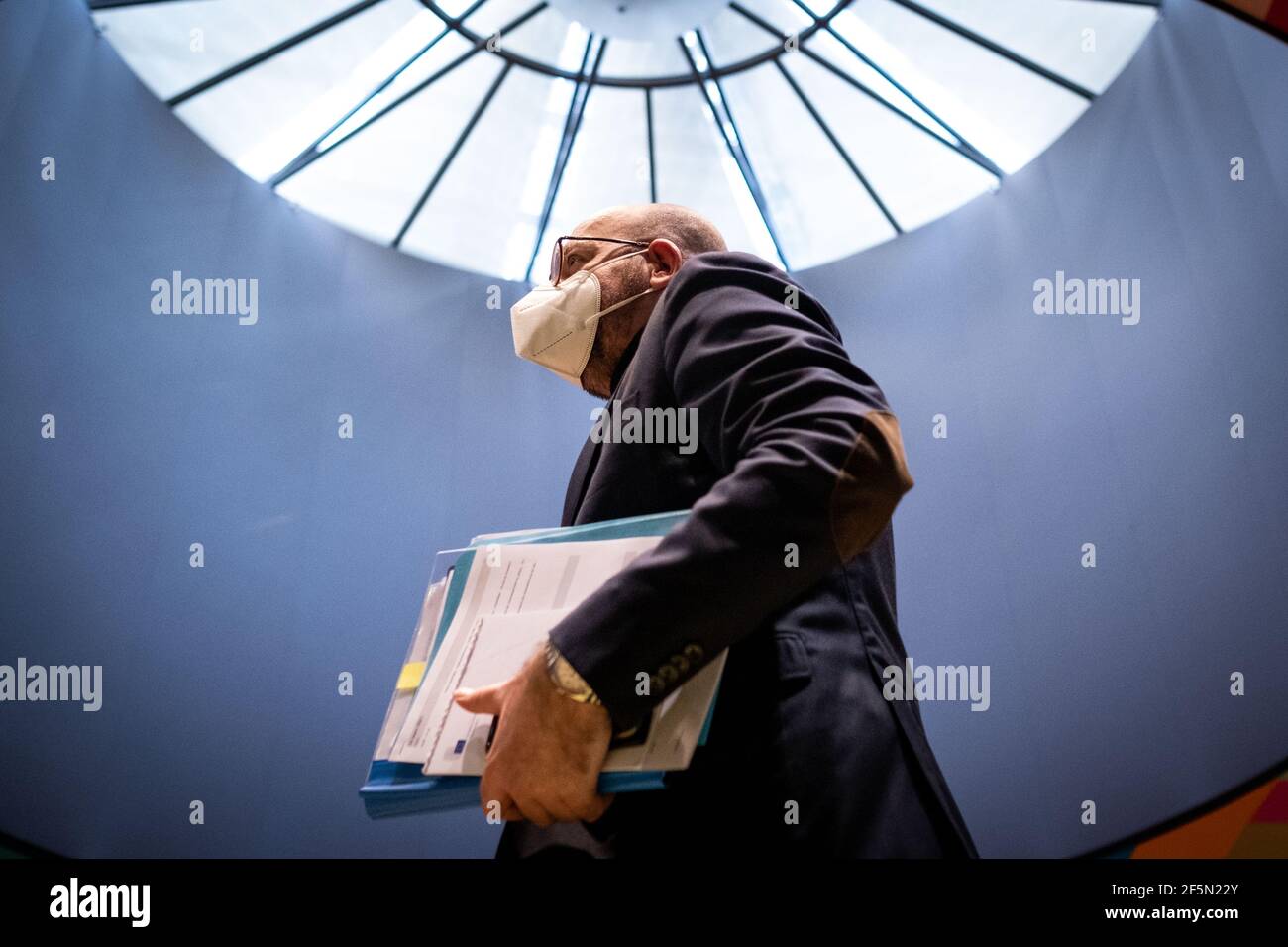 Der Präsident des Europäischen Rates, Charles Michel, nimmt per Videokonferenz am Dreigliedrigen Sozialgipfel Teil. Brüssel am 24/03/2021. Le Pres Stockfoto