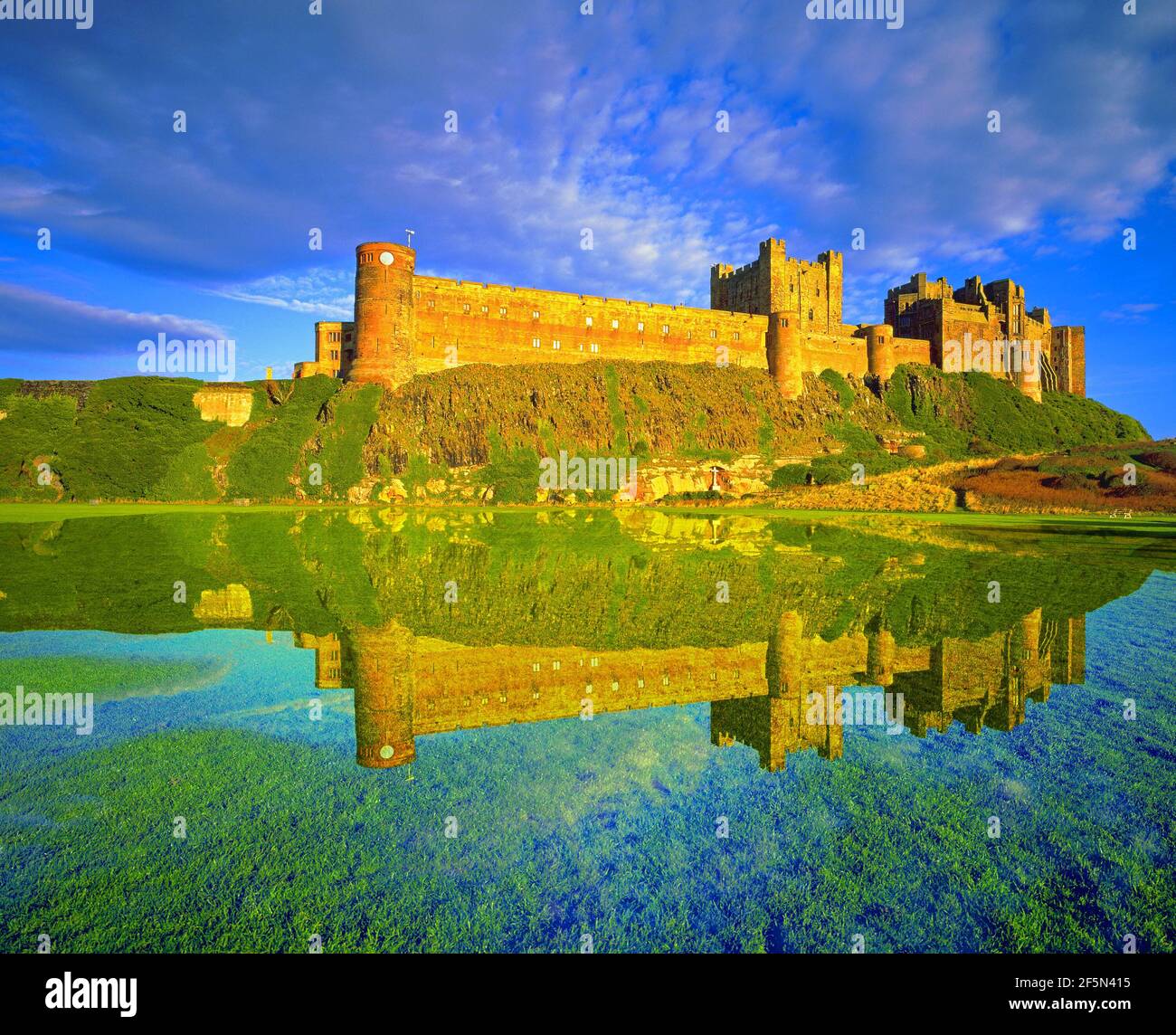 Bamburgh Castle, Reflexion, Stockfoto