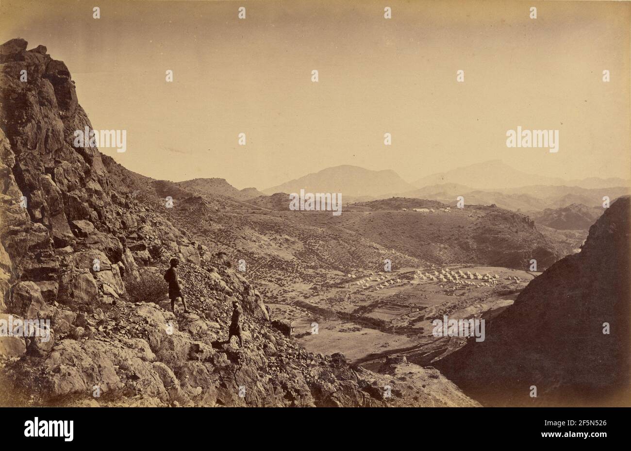 Blick von etwas unterhalb des Forts, zeigt Sunga, von dem der Feind ein sehr belästigendes Feuer auf die vorrückenden Säulen hielt. John Burke (Irisch, ca. 1843 - 1900) Stockfoto