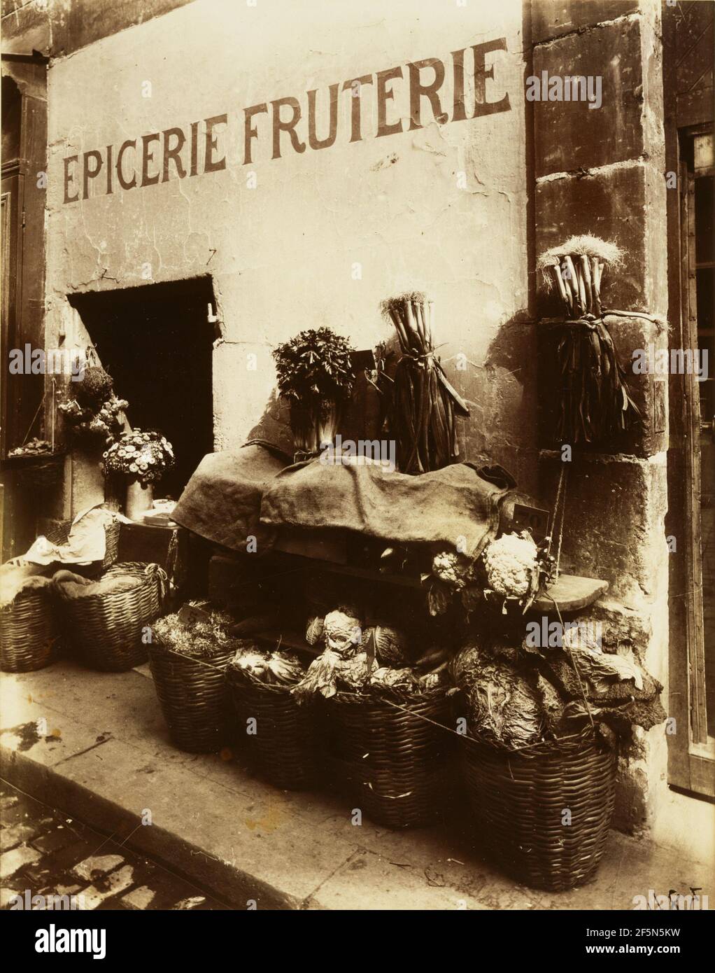 Epicerie Fruterie. Eugène Atget (Französisch, 1857 - 1927) Stockfoto