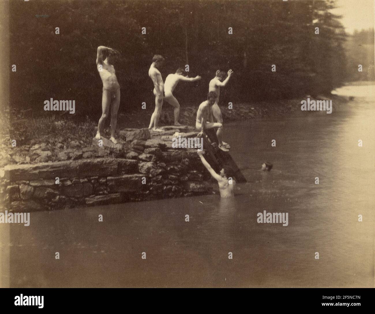 Männliche Figuren auf dem Gelände des "Schwimmens". Thomas Eakins (Amerikanisch, 1844 - 1916) Stockfoto Männliche Figuren auf dem Gelände des "Schwimmens". Thomas Eakins (Amerikanisch, 1844 - 1916) Stockfoto