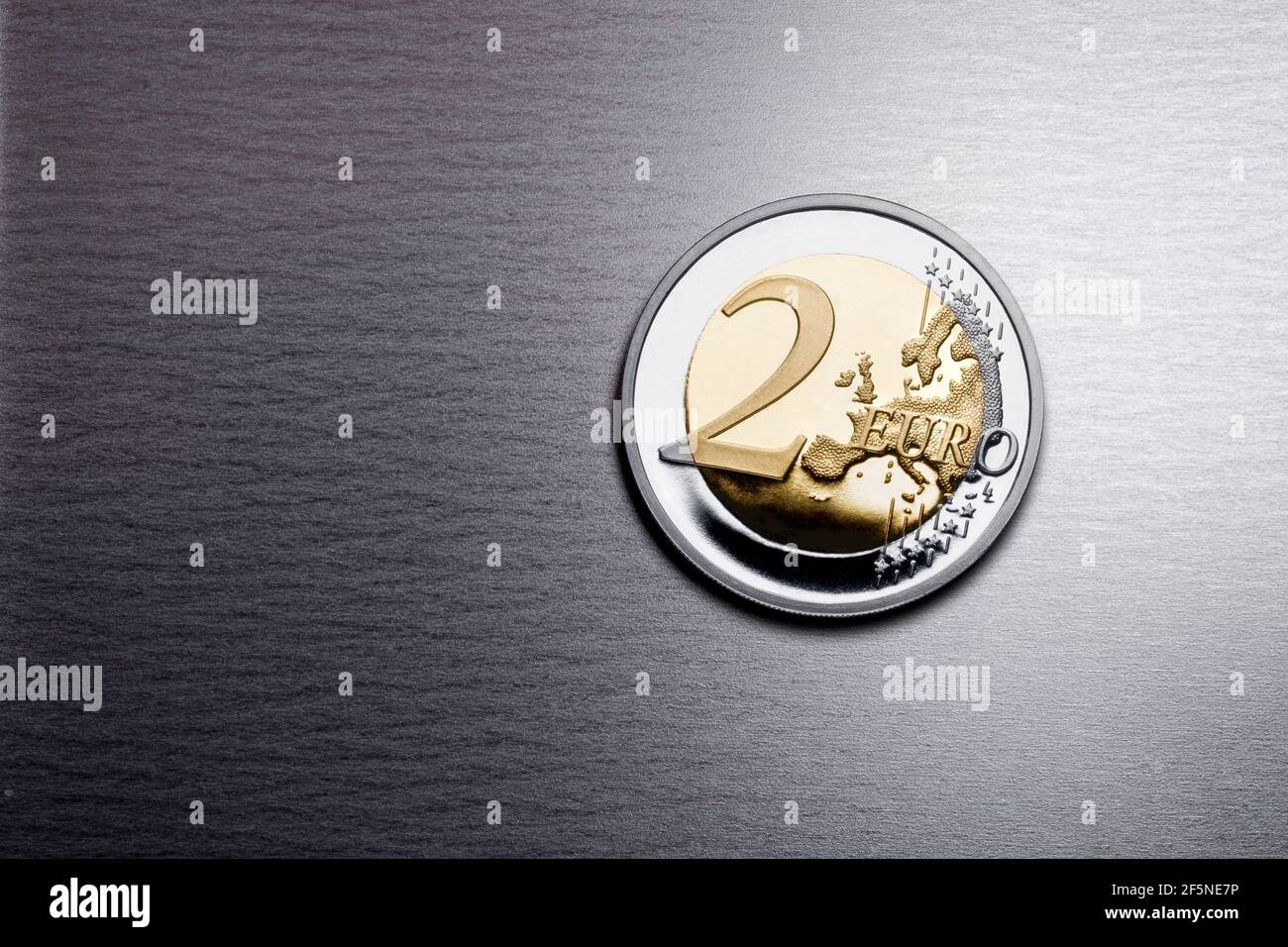 Two Euro Münze isoled on white Stockfoto
