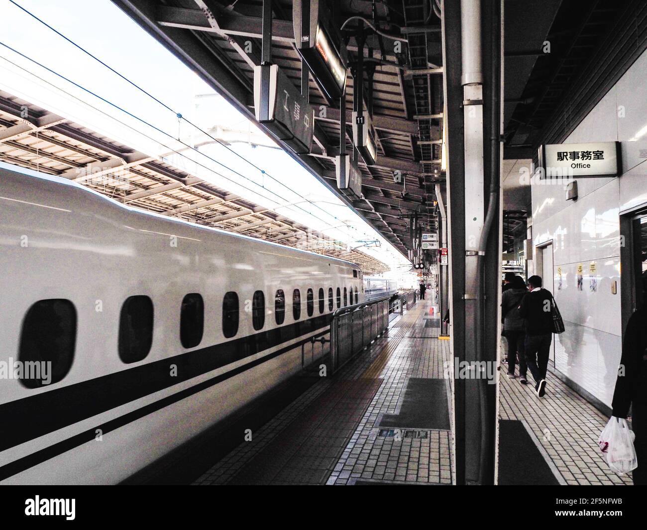 Osaka, Japan, 8. November 2019: Shinkansen Station in Japan Stockfoto