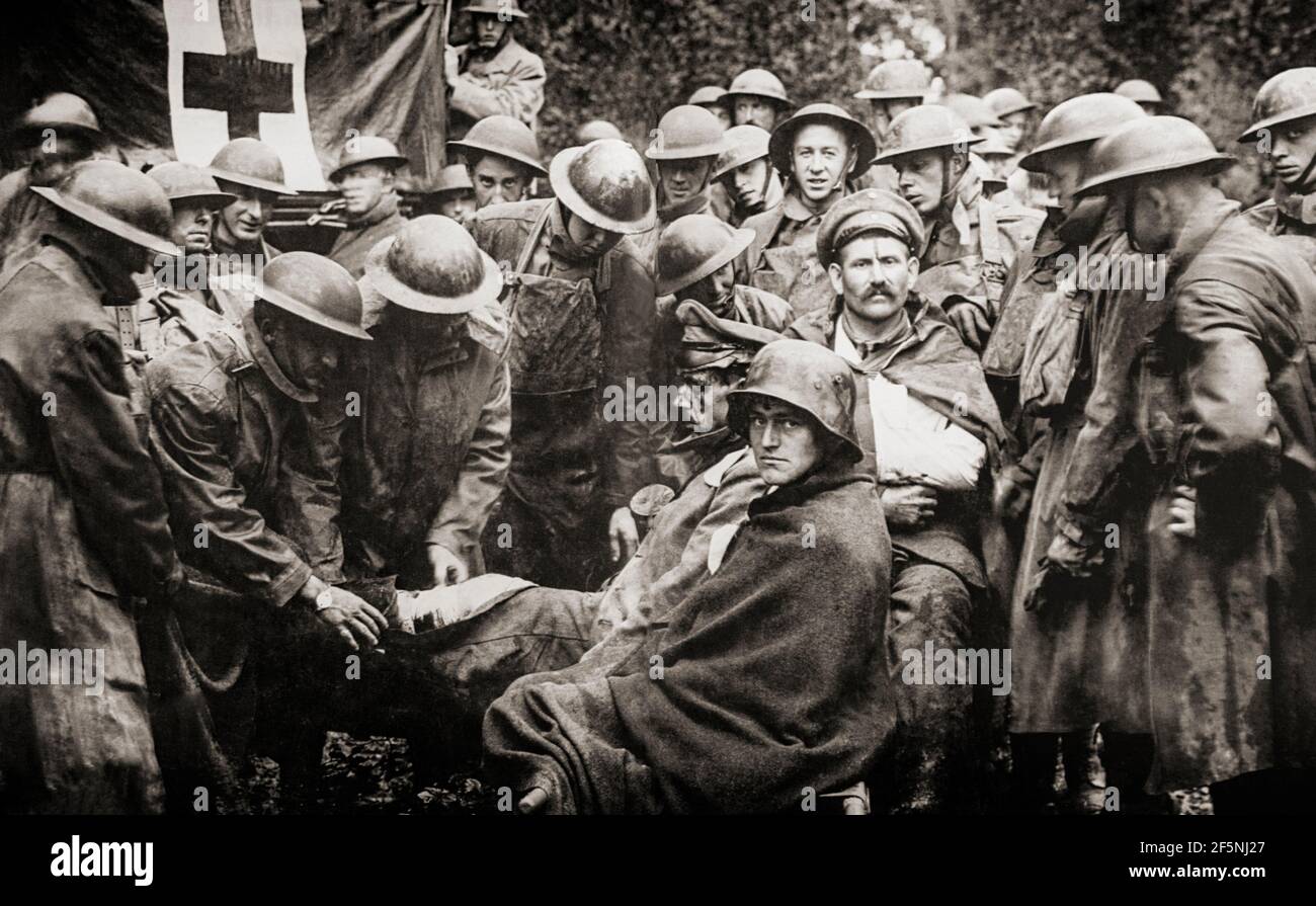 Während der St Mihiel Offensive in Nordfrankreich während der Schlussphase des Ersten Weltkriegs werden deutsche Häftlinge in einer amerikanischen Feldstation medizinisch aufgefangen. Stockfoto