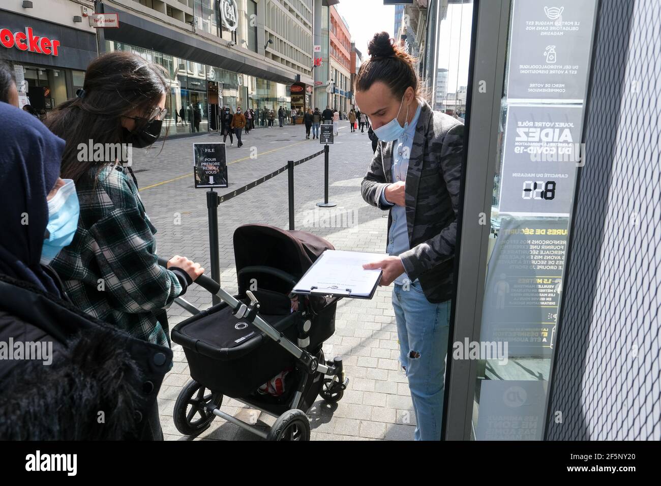 Abbildung zeigt neue Maßnahmen in einem Geschäft als Termin erforderlich ist, Samstag 27 März 2021 in Brüssel. Ab heute müssen nicht-wesentliche Geschäfte c Stockfoto