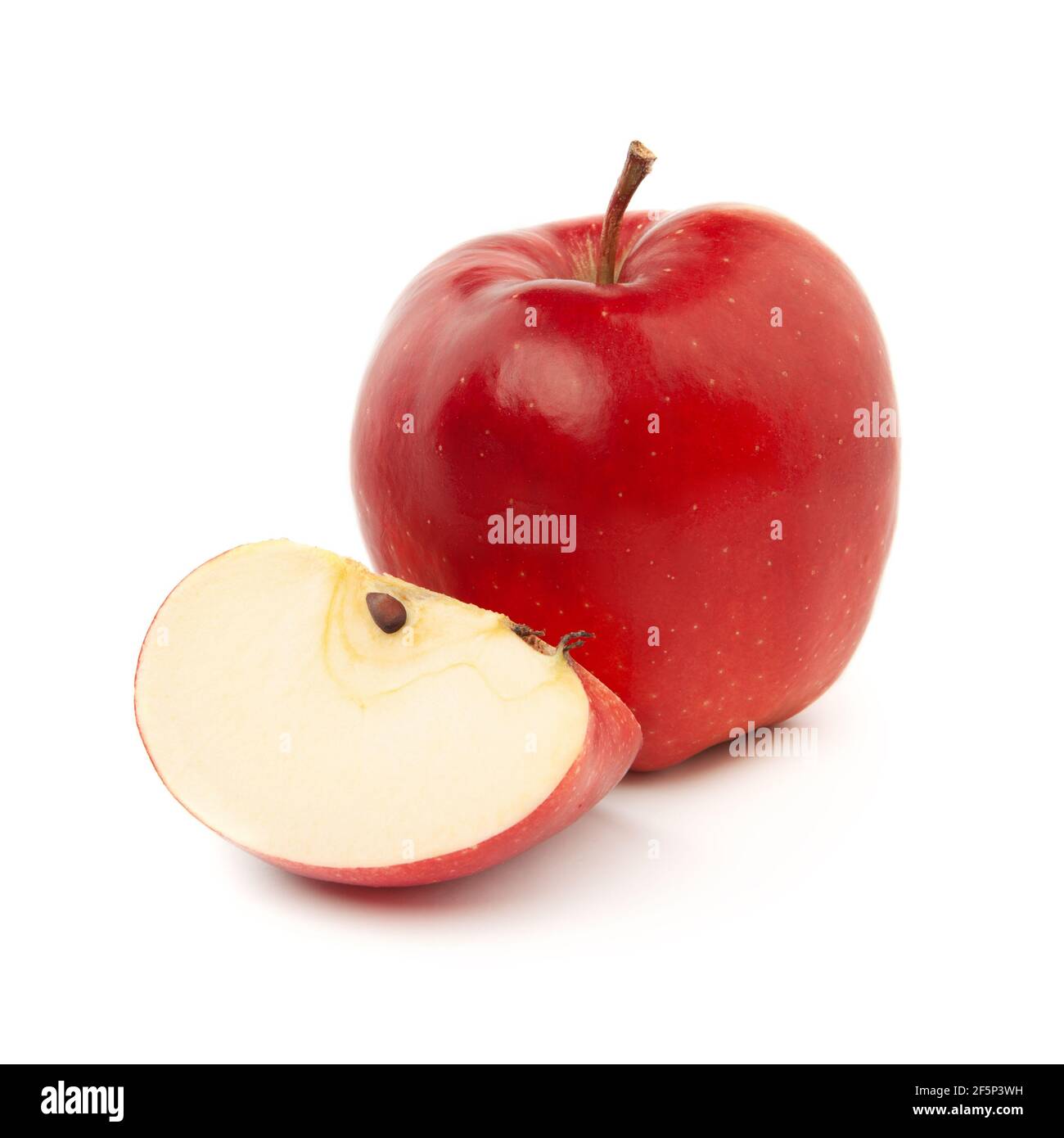 Ein ganzer und geschnittener roter Apfel auf weißem Hintergrund. Stockfoto