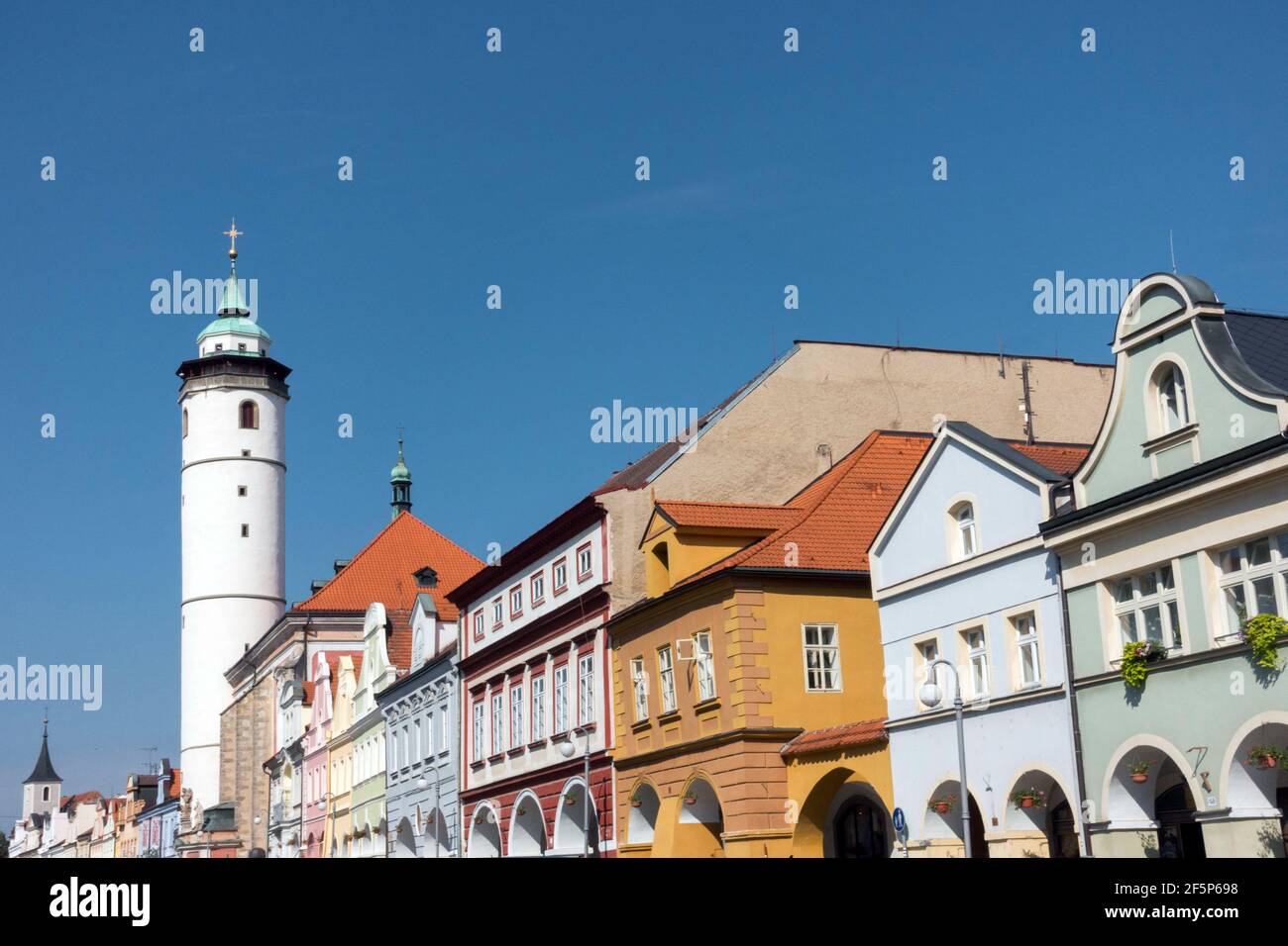 Domazlice Tschechische Republik historisches Zentrum mit einem Turm Stockfoto
