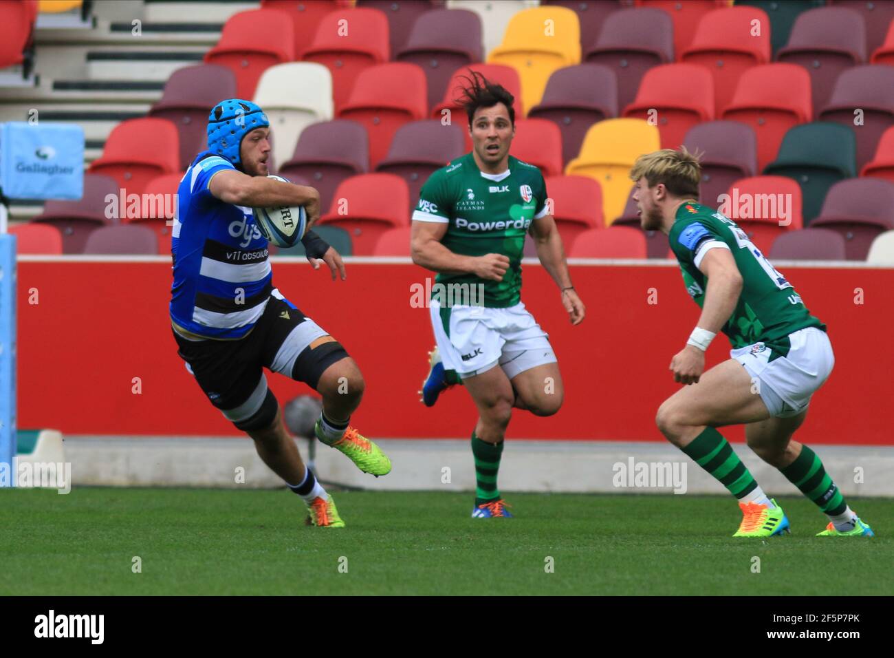 Brentford, England. 27. März 2021. Zach Mercer von Bath während des Spiels der Gallagher Premiership zwischen London Irish und Bath im Brentford Community Stadium. Kredit: Richard Perriman/Alamy Live Nachrichten Stockfoto