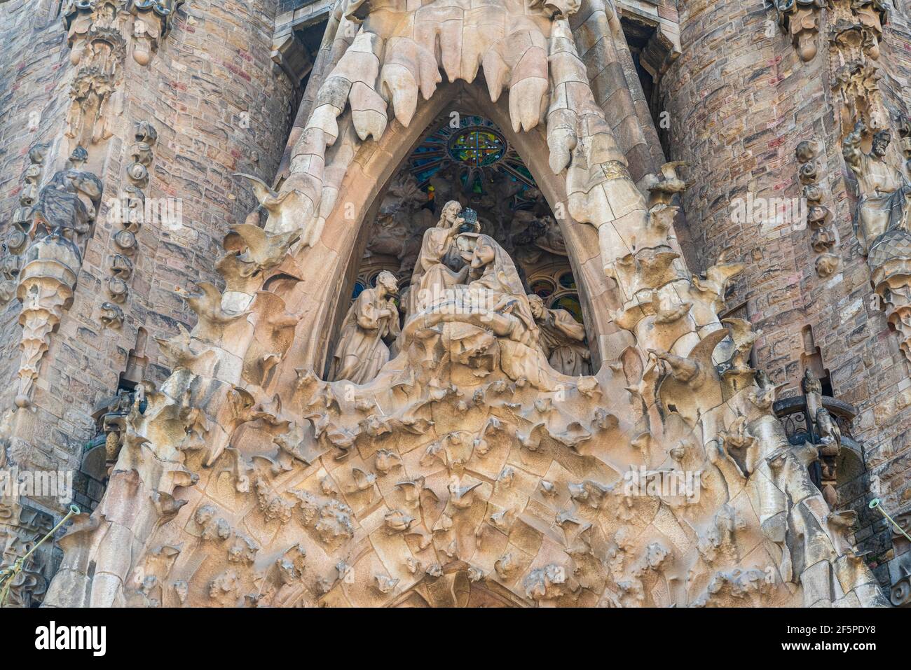 Die Basilika La Sagrada Familia, Nativity façade, Barcelona, Katalonien, Spanien. Stockfoto