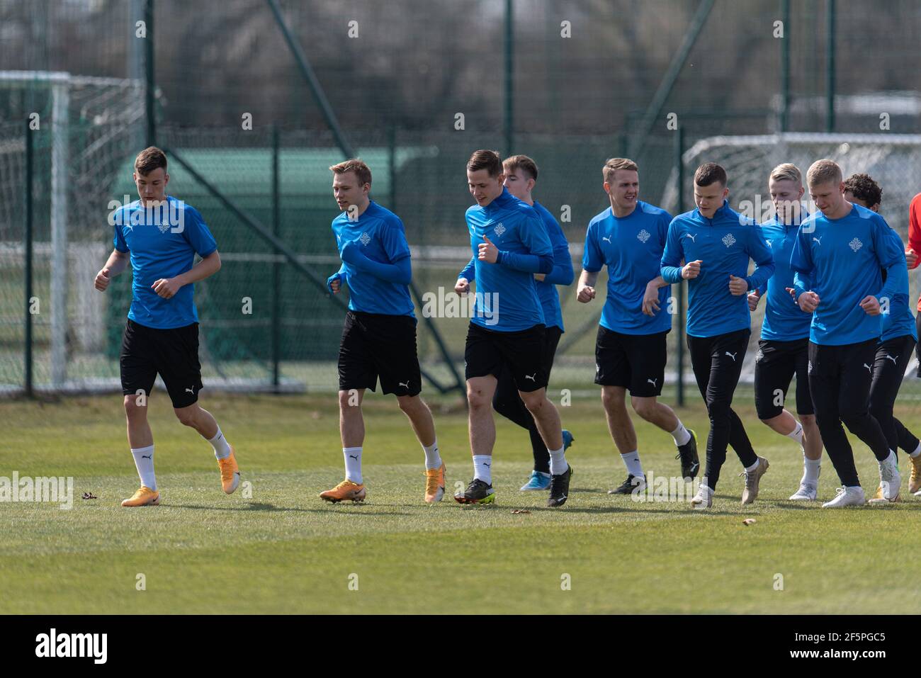 Gyor, Ungarn. März 2021, 27th. Die isländischen Spieler sahen sich während der UEFA EURO U-21-Meisterschaft im ETO Park Stadion in Gyor an. (Foto Kredit: Gonzales Foto/Alamy Live News Stockfoto