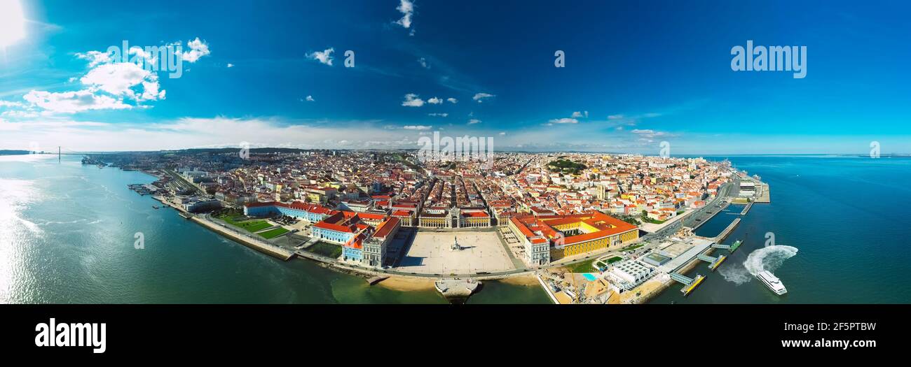 Luftpanorama der Altstadt von Lissabon. Commerce Square. Skyline aus der Luft Stockfoto