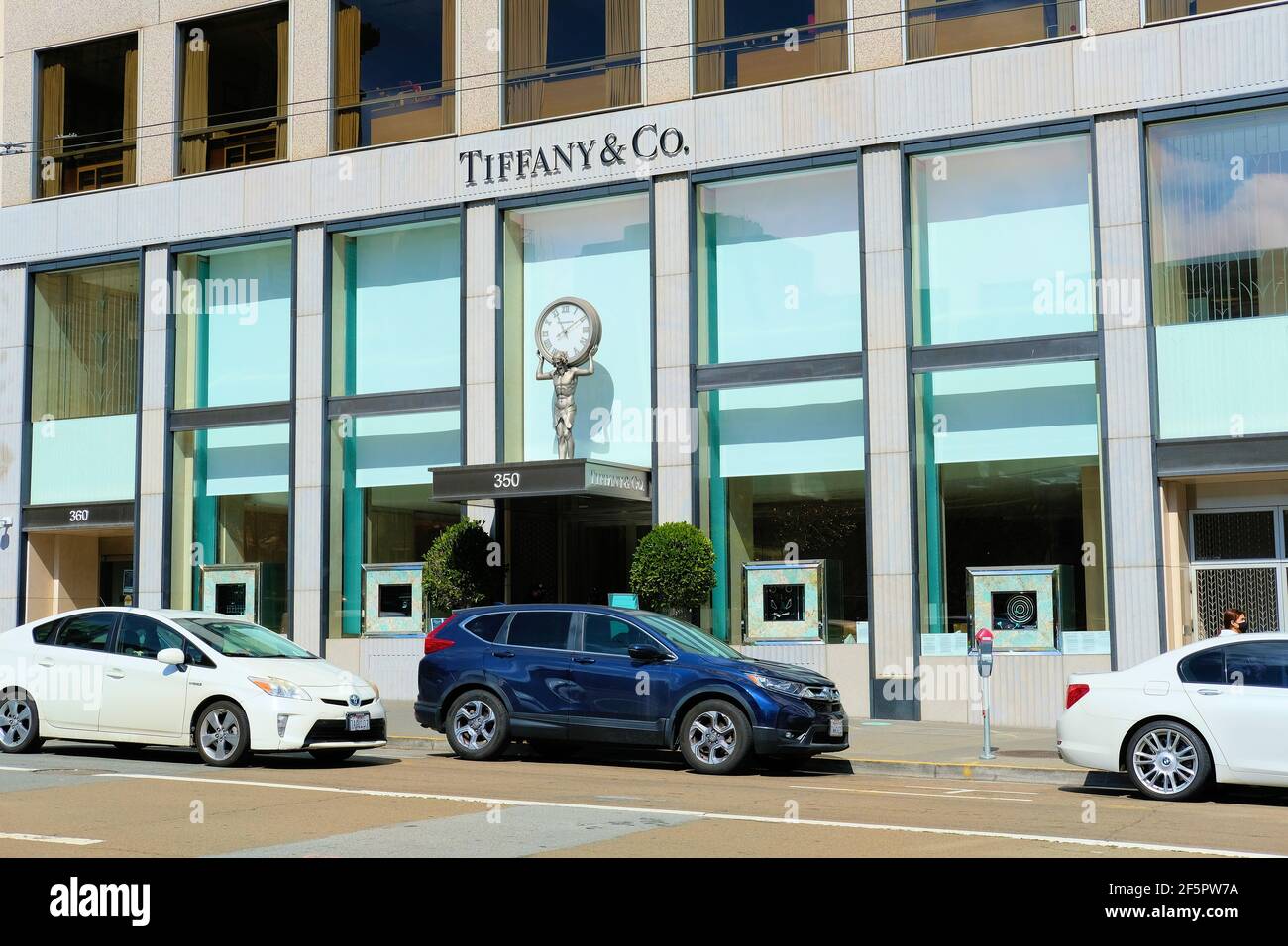 Tiffany & Co. Geschäft am Union Square in der Innenstadt von San Francisco, Kalifornien; amerikanischer Luxusschmuckhändler und Spezialitätenhändler, gegründet 1837. Stockfoto