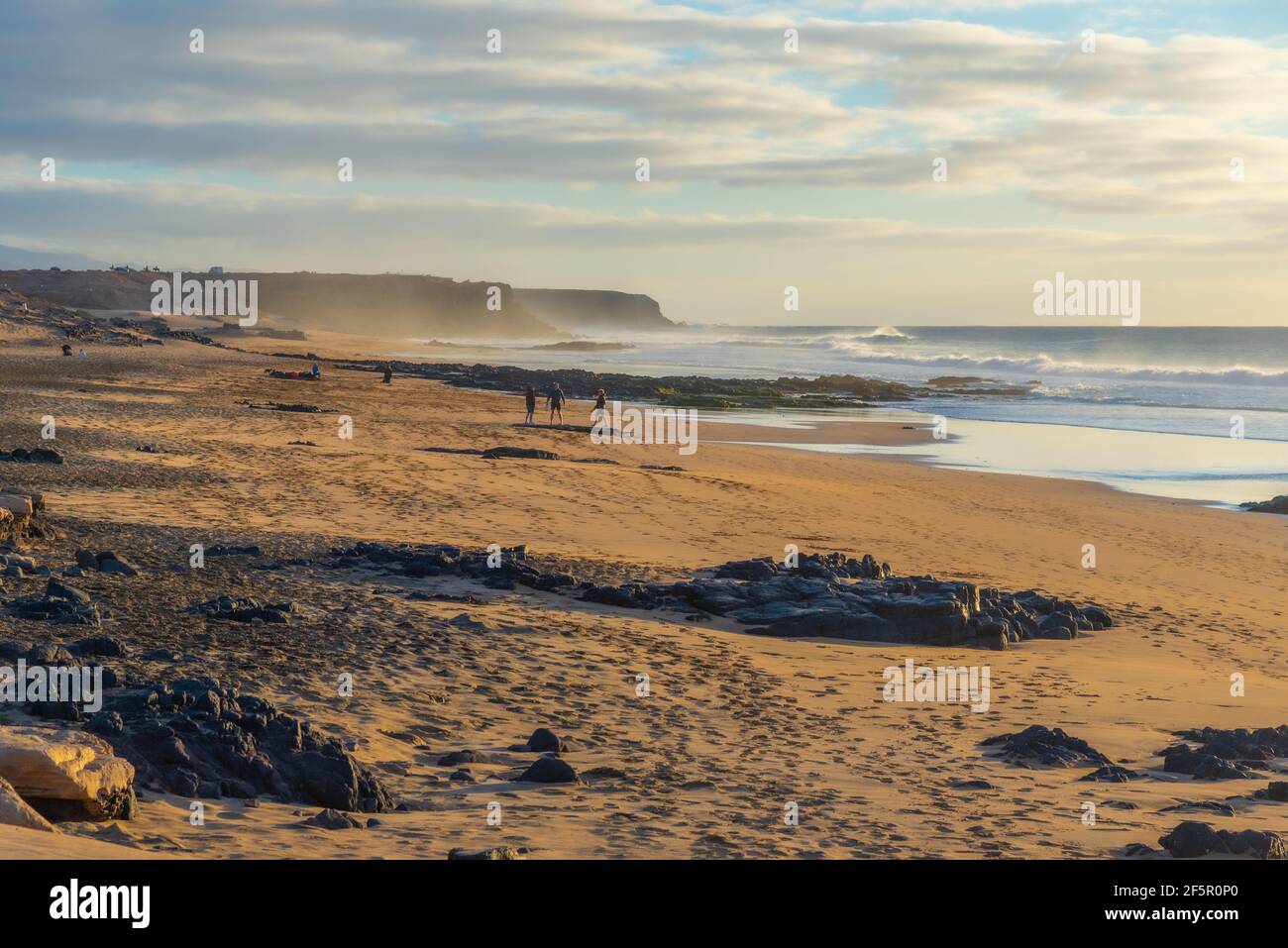 Küste mit Stränden, die sich von El Cotillo Dorf auf Fuerteventura, Kanarische Inseln, Spanien. Stockfoto