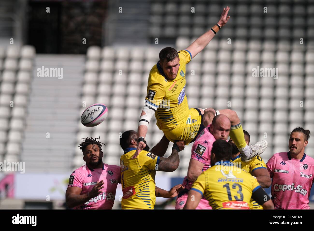 Paris, Frankreich. 13th. Juli 2013. Clermont Lock PAUL JEDRASIAK in Aktion während der Französisch Rugby Championship Top 14 zwischen Stade Francais Paris und AS Clermont im Jean Bouin Stadion in Paris - Frankreich.Clermont gewann 34:27 Credit: Pierre Stevenin/ZUMA Wire/Alamy Live News Stockfoto